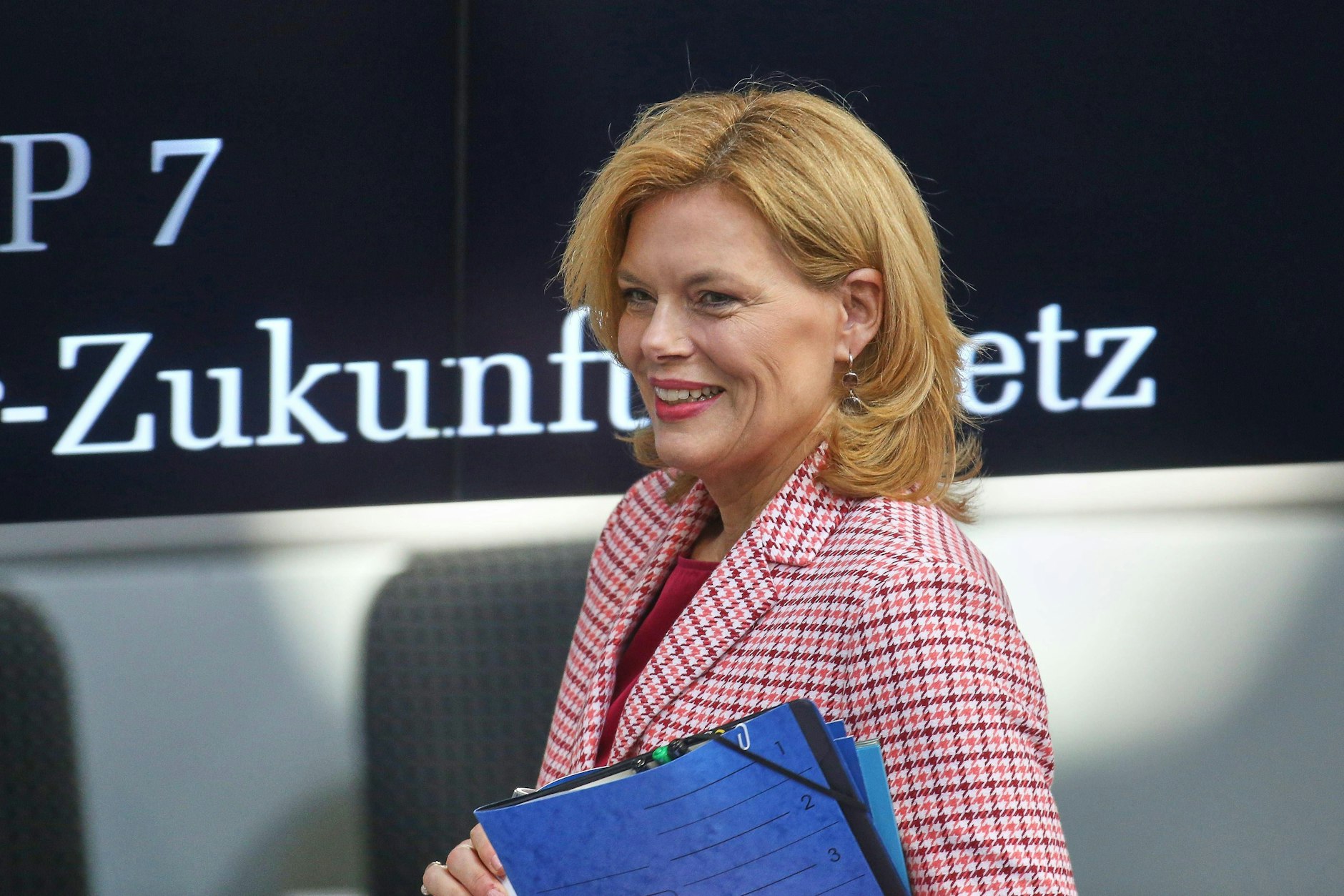 Bundestagspräsidentin Julia Klöckner (CDU) muss das Diäten-Plus lediglich als Drucksache veröffentlichen. 