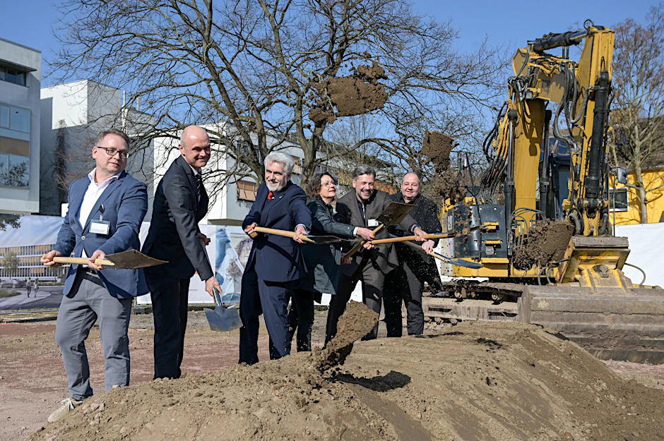 In Halle wurde heute der symbolische Spatenstich für ein neues Laborzentrum gesetzt.
