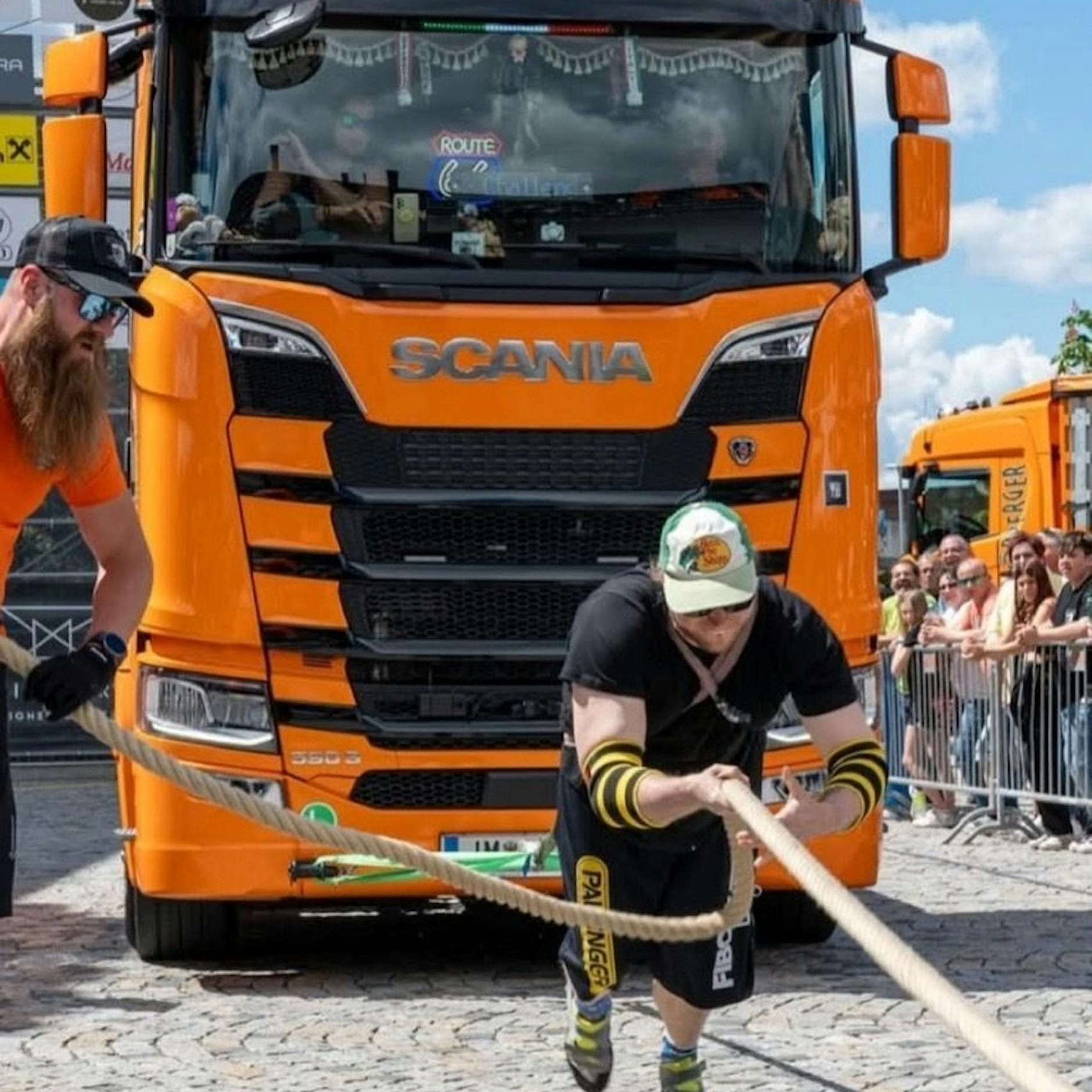 Dieser Berliner will einen tonnenschweren Lkw 750 Meter weit ziehen