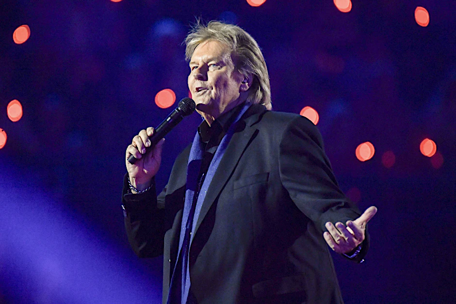 Jetzt hat es doch noch geklappt: Howard Carpendale steht mit „Zeitlos“ an der Spitze der deutschen Albumcharts.