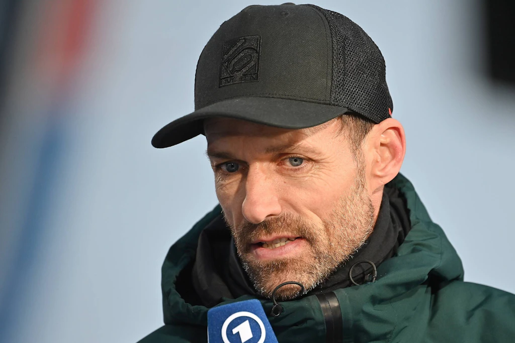 Sven Hannawald, einer der vielen Olympiasieger aus dem Erzgebirge: Er kommentierte bei den Olympischen Spielen für die ARD das Skispringen.