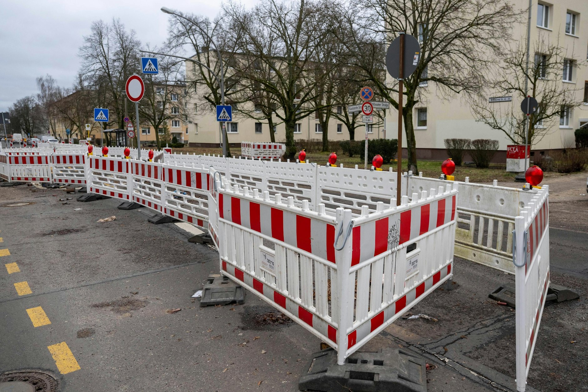 Kaum ein Durchkommen an der Baustelle Kaulsdorfer Straße.