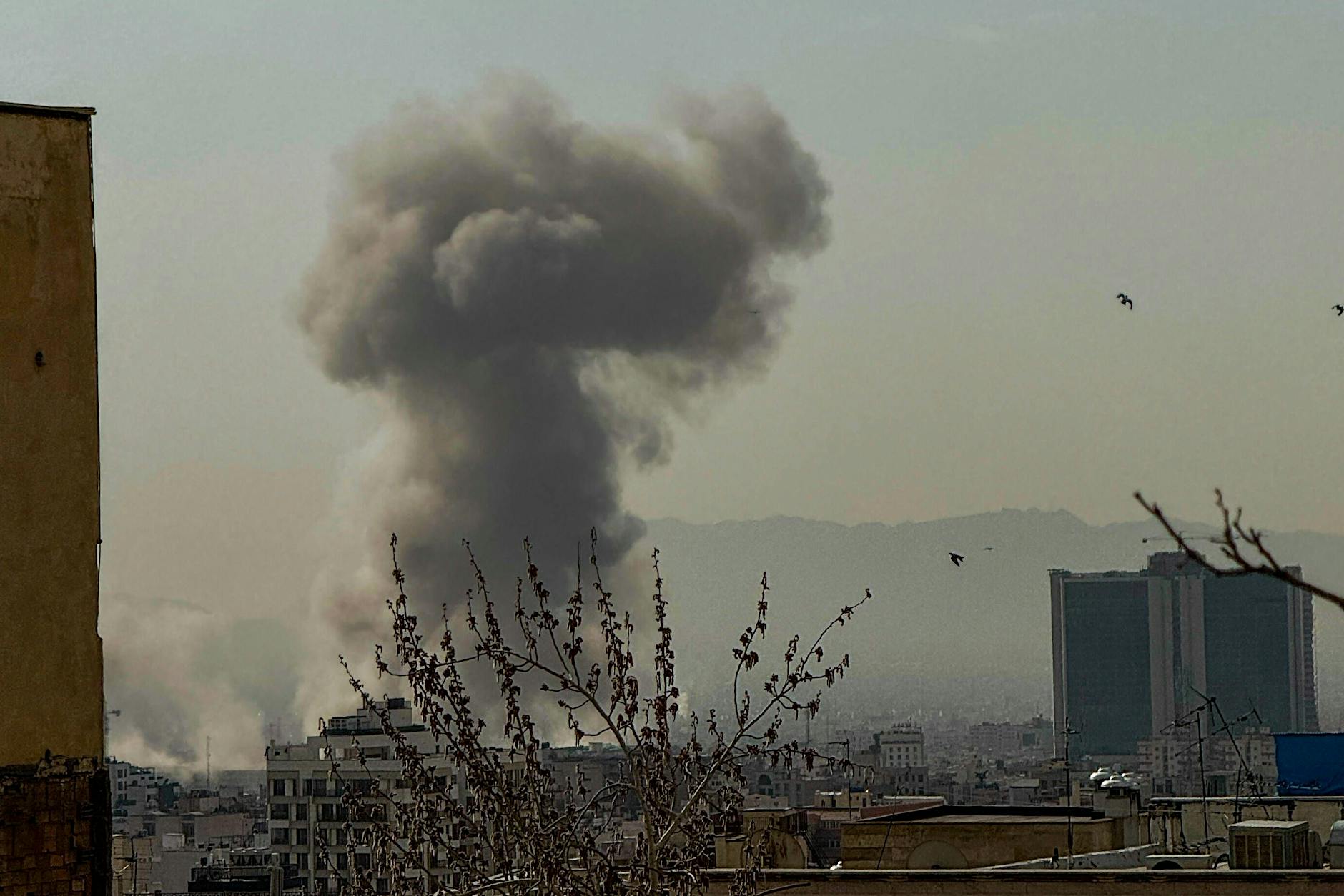 Angriff der USA und Israel gegen Iran - Teheran attackiert US-Flotte