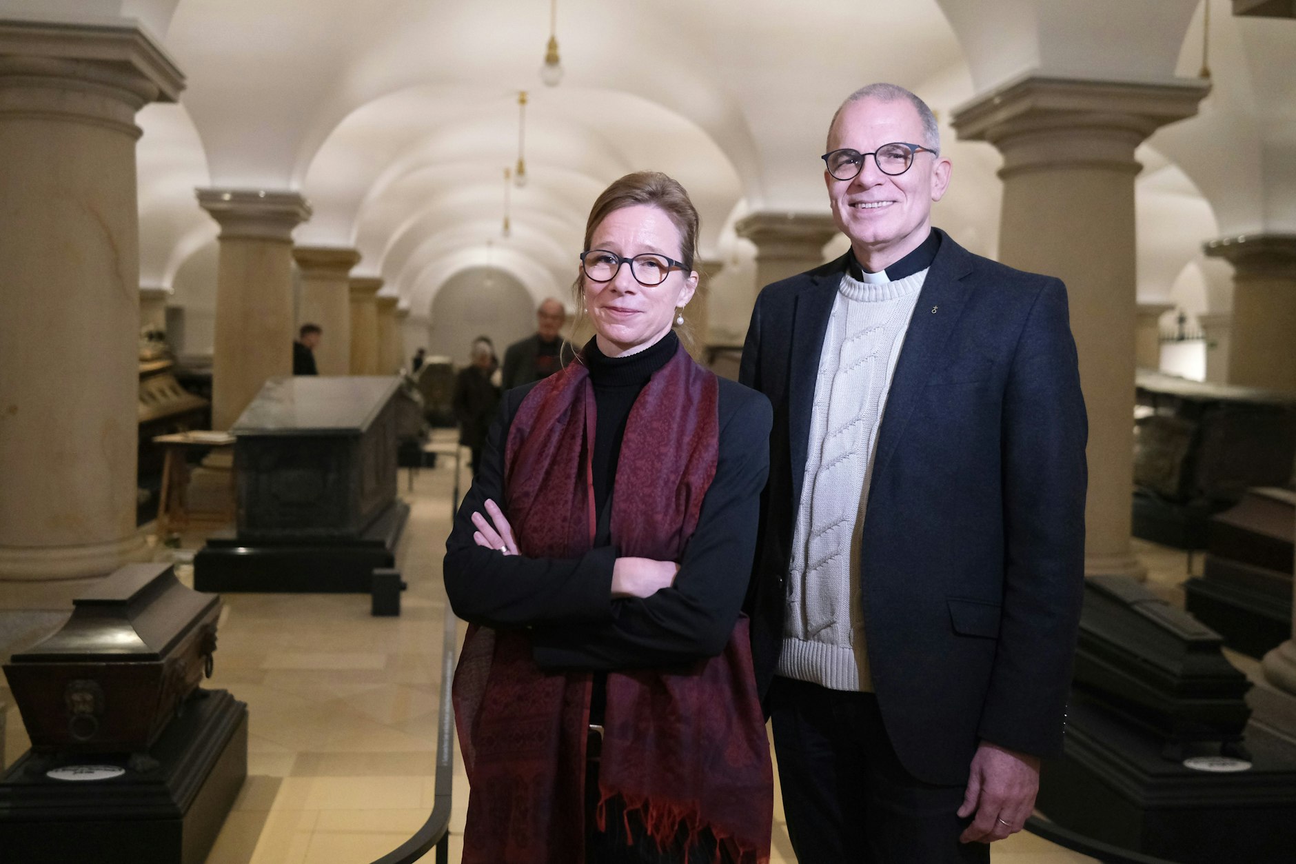 Dombaumeisterin Sonja Tubbesing und Domprediger Stefan Scholpp freuen sich auf die Wiedereröffnung der Gruft.