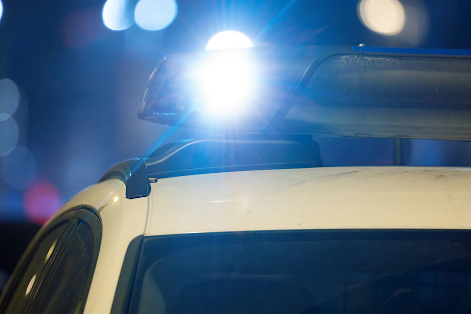 Bei einer Schlägerei in Kreuzberg wird ein Mann mit einer Stichwunde schwer verletzt.