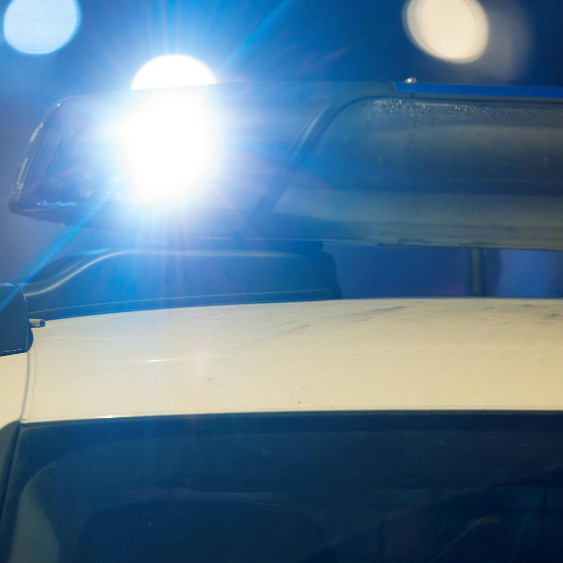 Messer-Attacke in Kreuzberg: 27‑Jähriger verletzt, Täter flüchtet