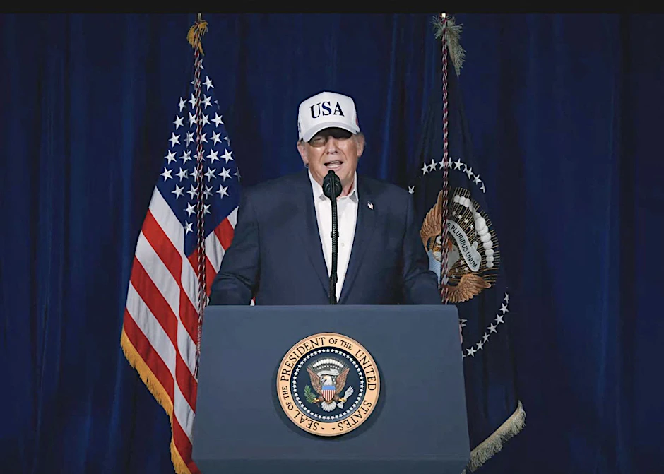 Donald Trump bei der Bekanntgabe des Angriffs auf den Iran, Screenshot von einem Video auf Truth Social.