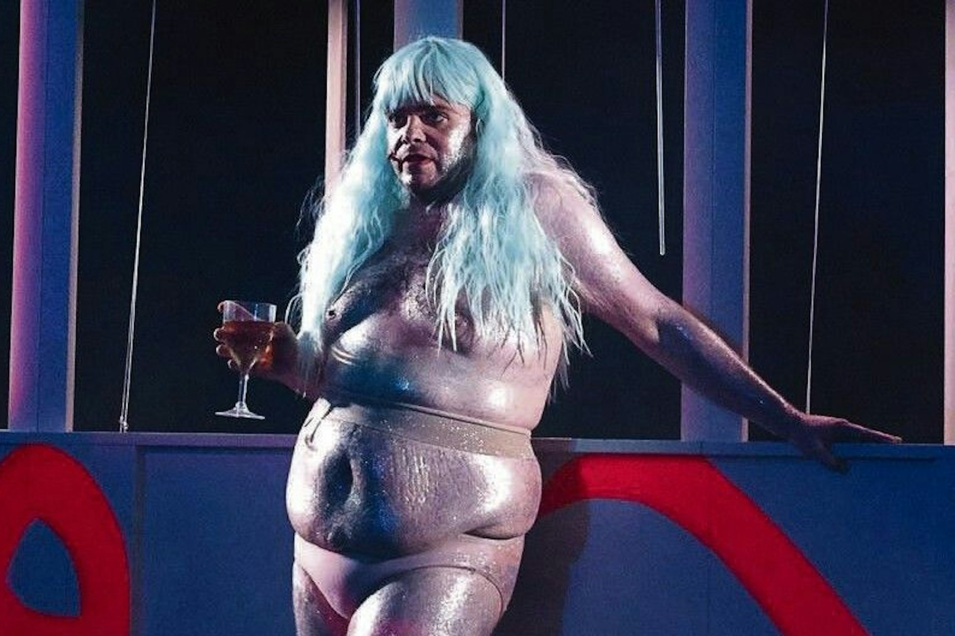 Benny Claessens im „Hass-Triptychon — Wege aus der Krise“ von Sibylle Berg,&nbsp;Regie&nbsp;Ersan Mondtag