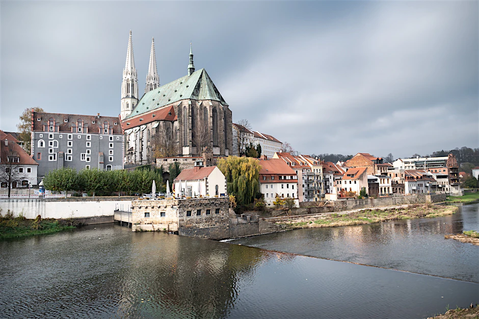 Die Altstadt von Görlitz lockt jedes Jahr zahlreiche Touristen an: Feste, Weihnachtsmärkte und Veranstaltungen werden vom städtischen Kulturservice häufig beworben.