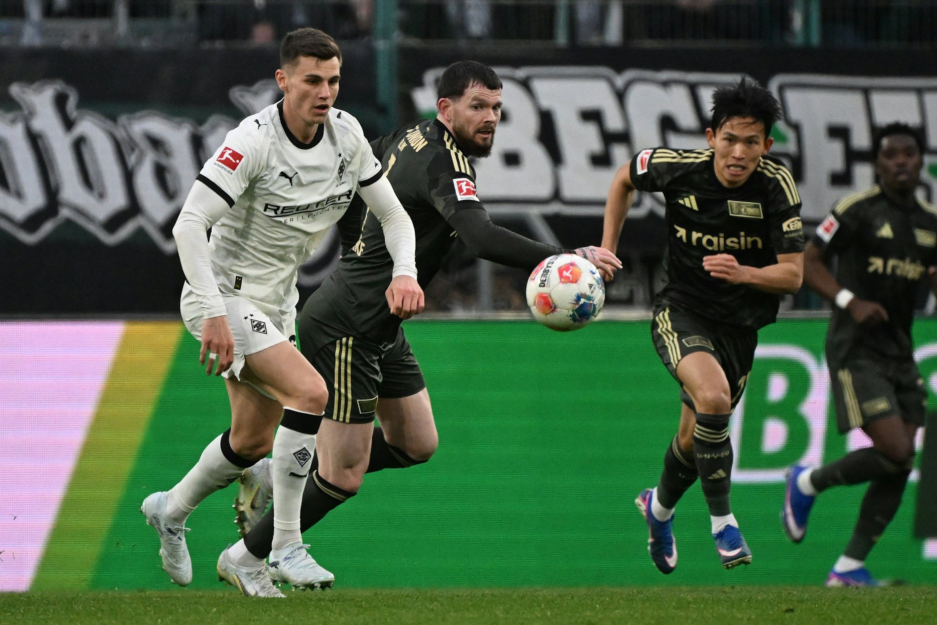 Oliver Burke (M.) und Wooyeong Jeong (r.) konnten sich in der Union-Offensive kaum einmal in Szene setzen.