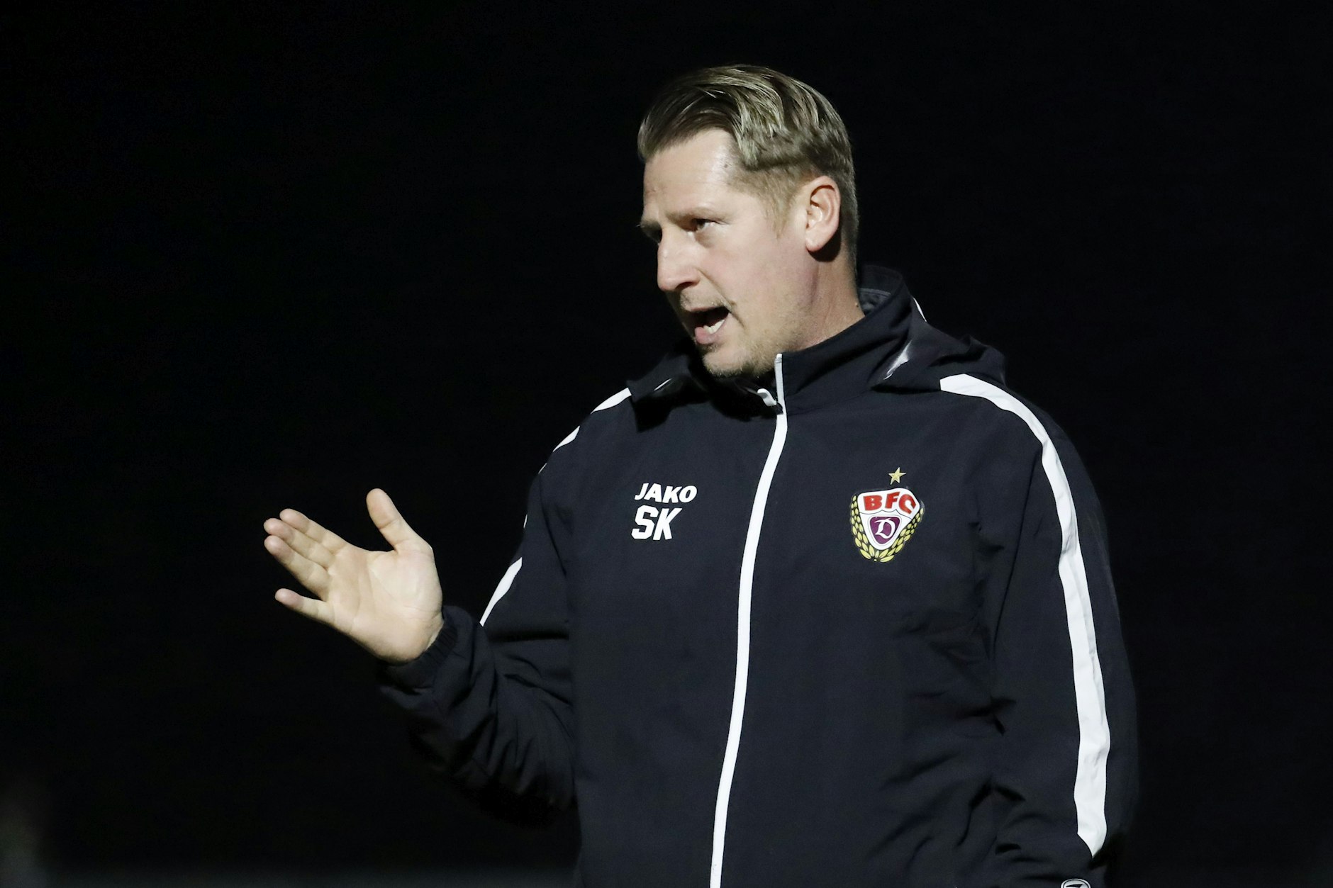 Alles coachen hilft nicht: Zwischen der 20. und 60. Minute gegen Hertha BSC II erreicht Trainer Sven Körner die Spieler des BFC Dynamo irgendwie nicht.