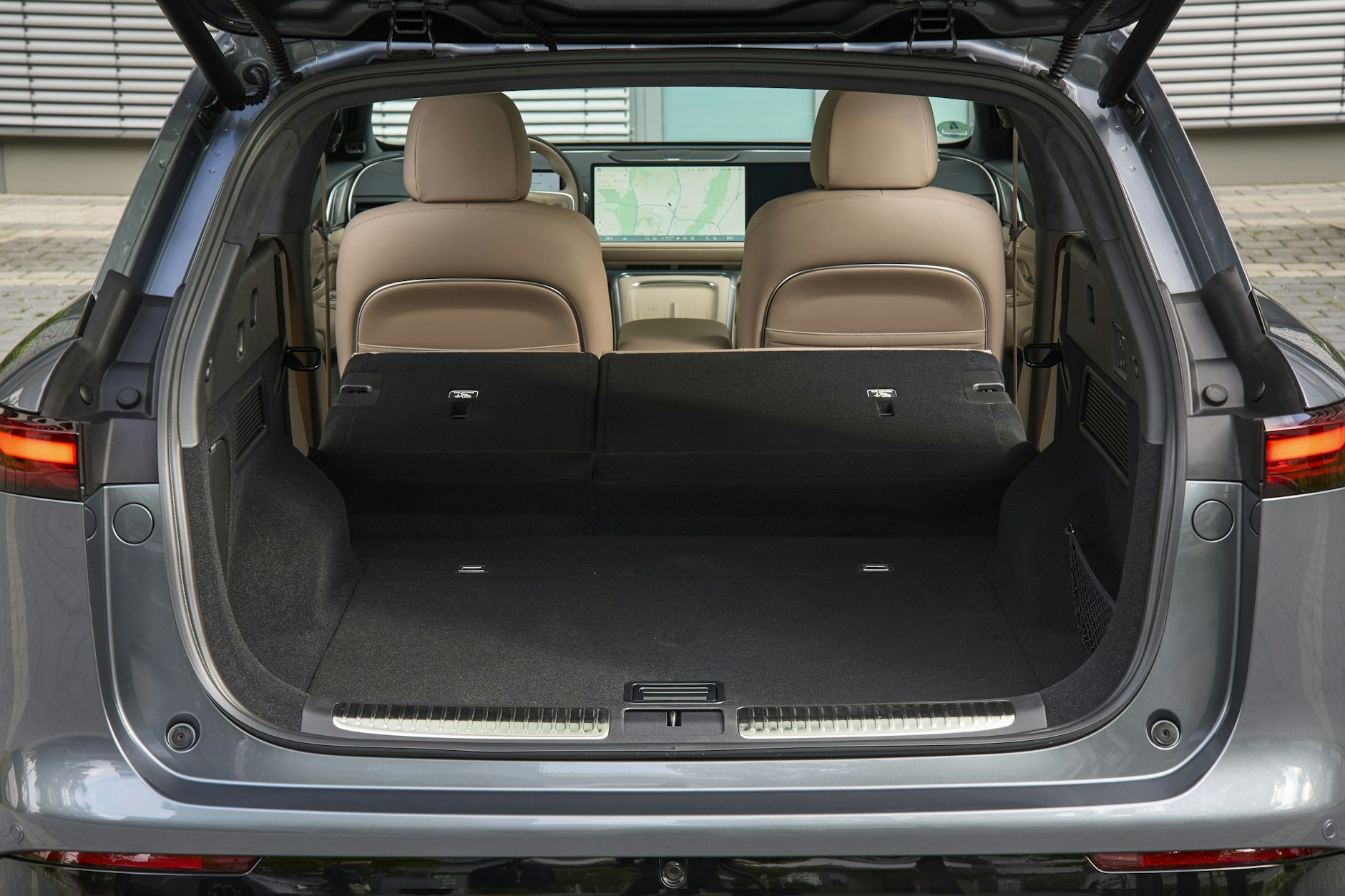 In den Kofferraum passen 660 Liter, mit umgeklappten Rücksitzen bis zu 1576 Liter.