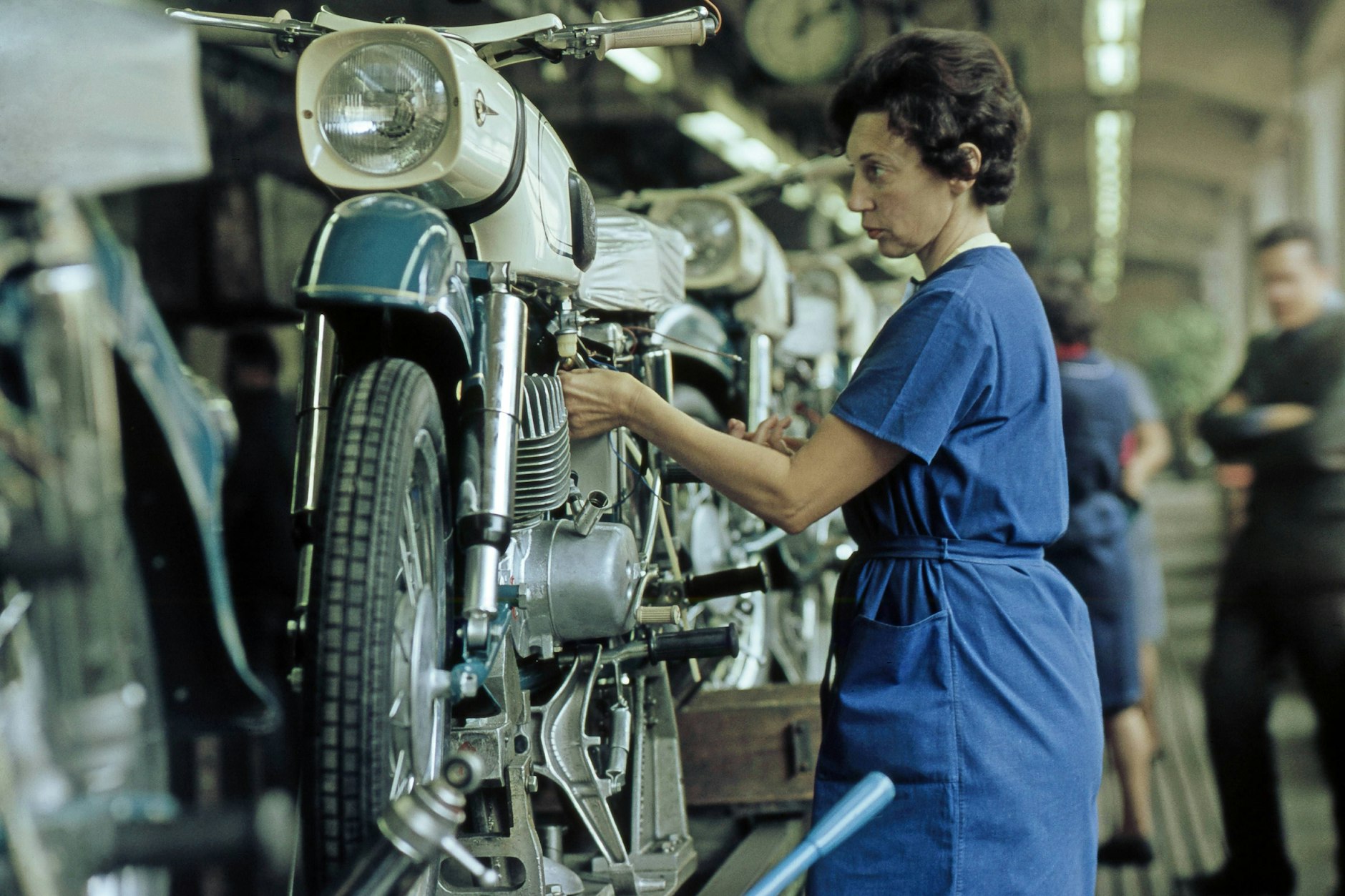 Zwischen 1950 und 1990 produzierte MZ mehr als 2,5 Millionen Motorräder und beschäftigte durchschnittlich rund 3000 Mitarbeiter.
