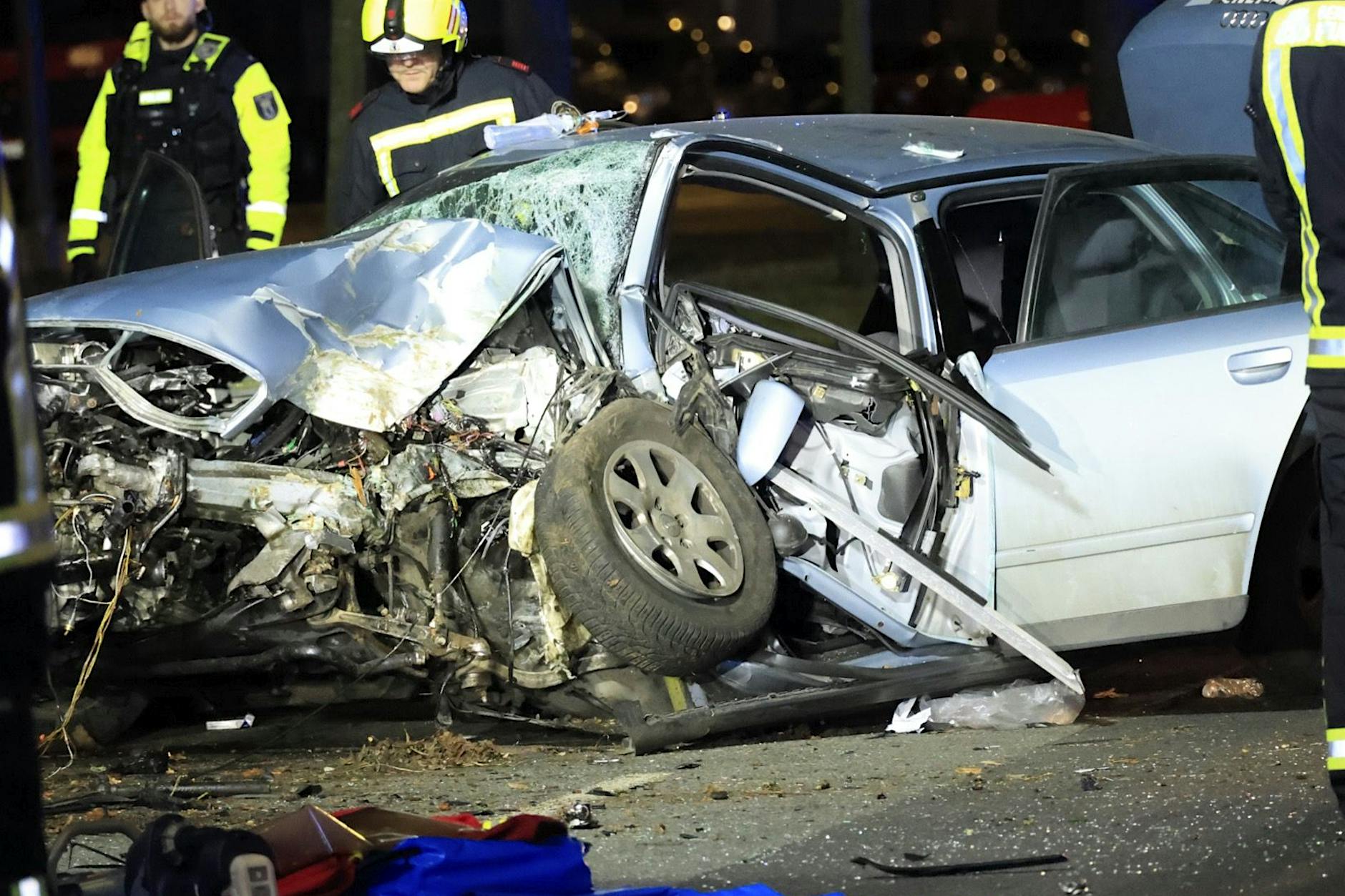 Mann stirbt bei Horror-Crash in Berlin-Reinickendorf