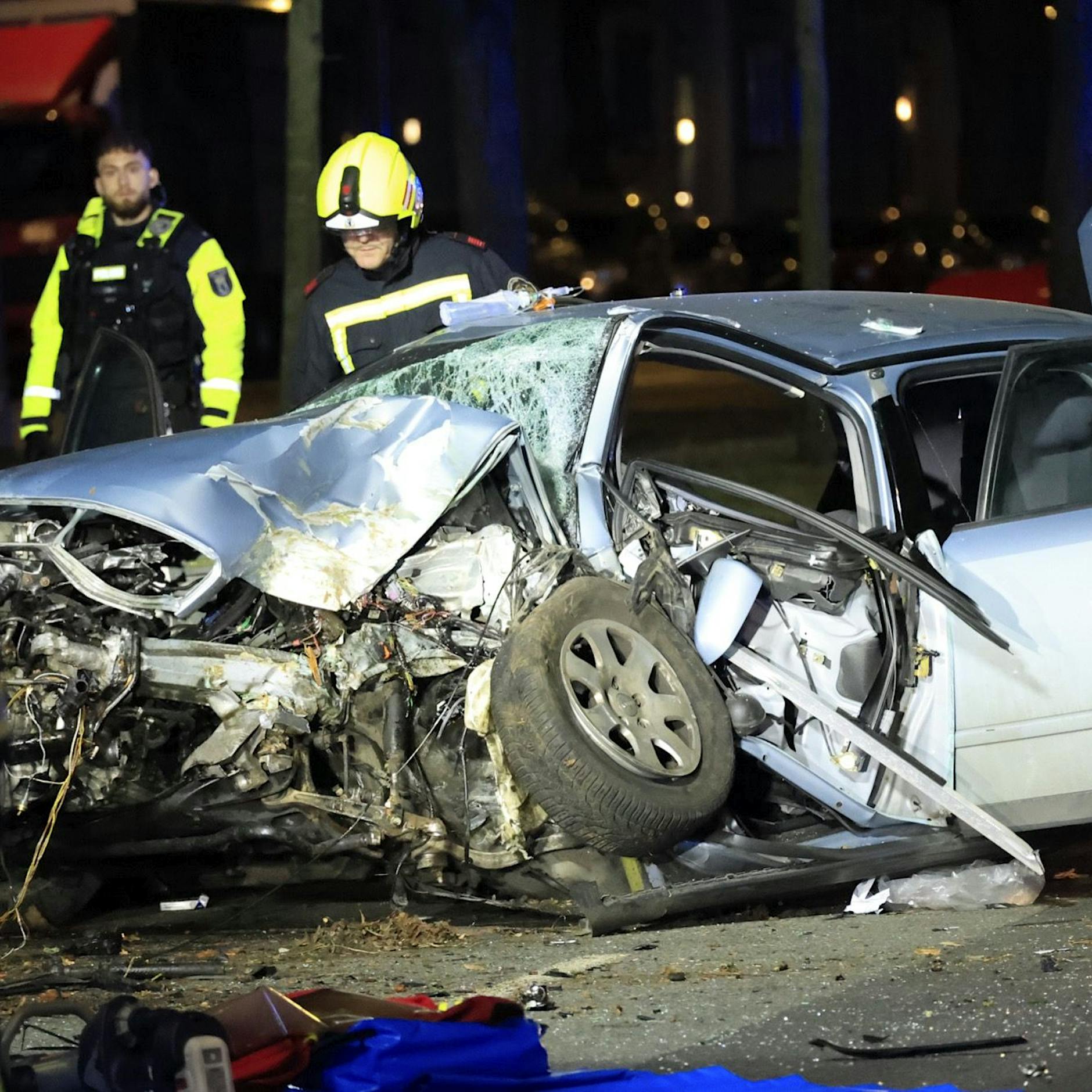 Mann stirbt bei Horror-Crash in Berlin-Reinickendorf