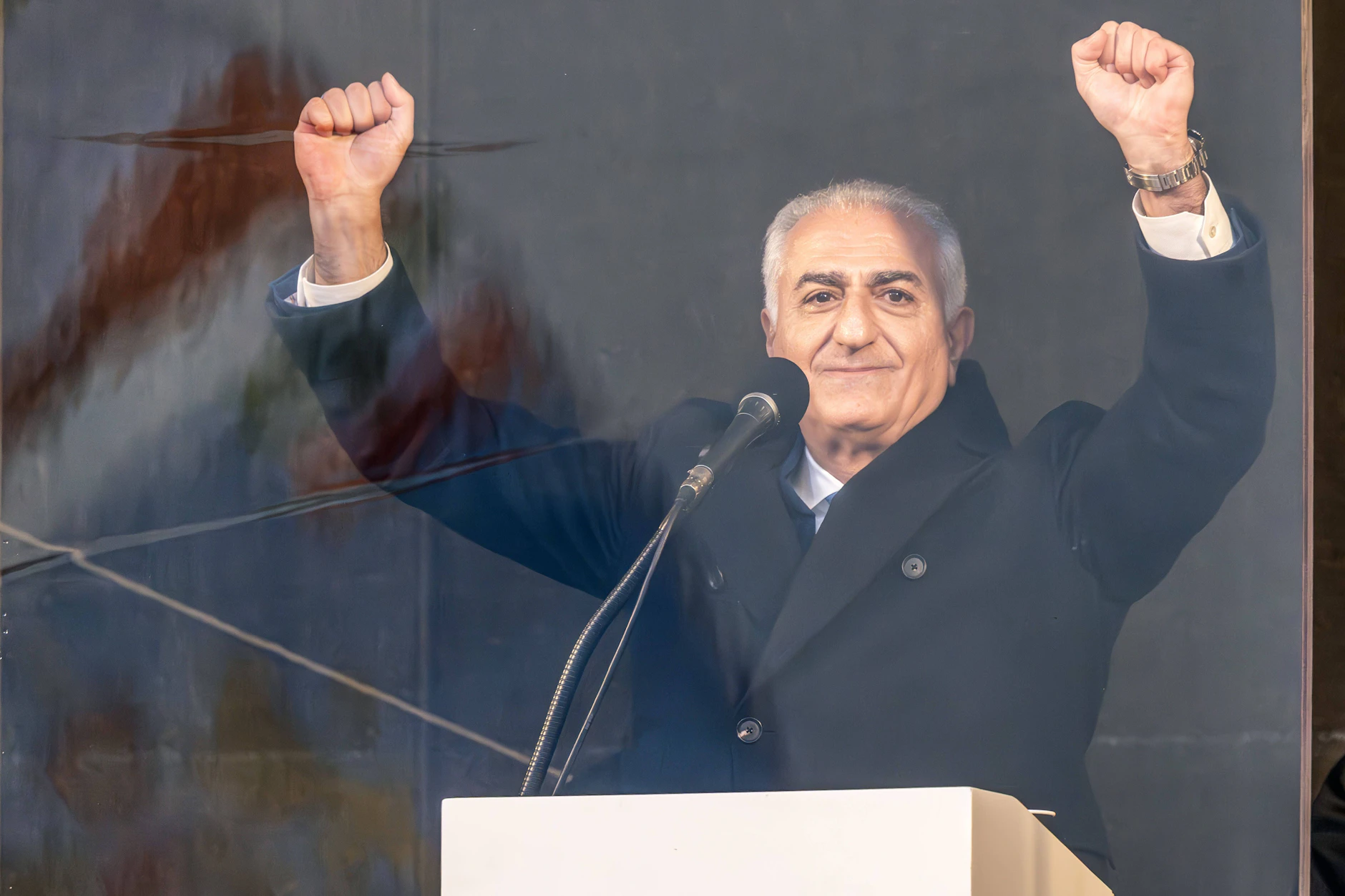 Reza Pahlavi, Schah-Sohn, Mitte Februar