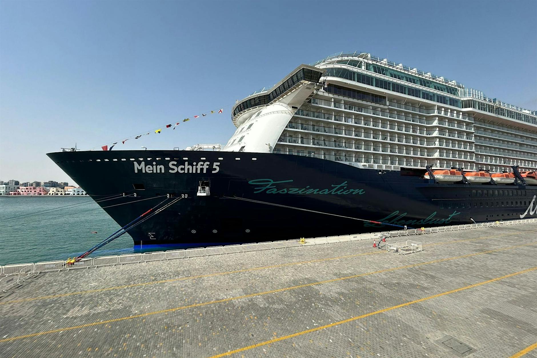 „Mein Schiff 5“: Deutsche bangen auf Kreuzfahrtschiff in Doha