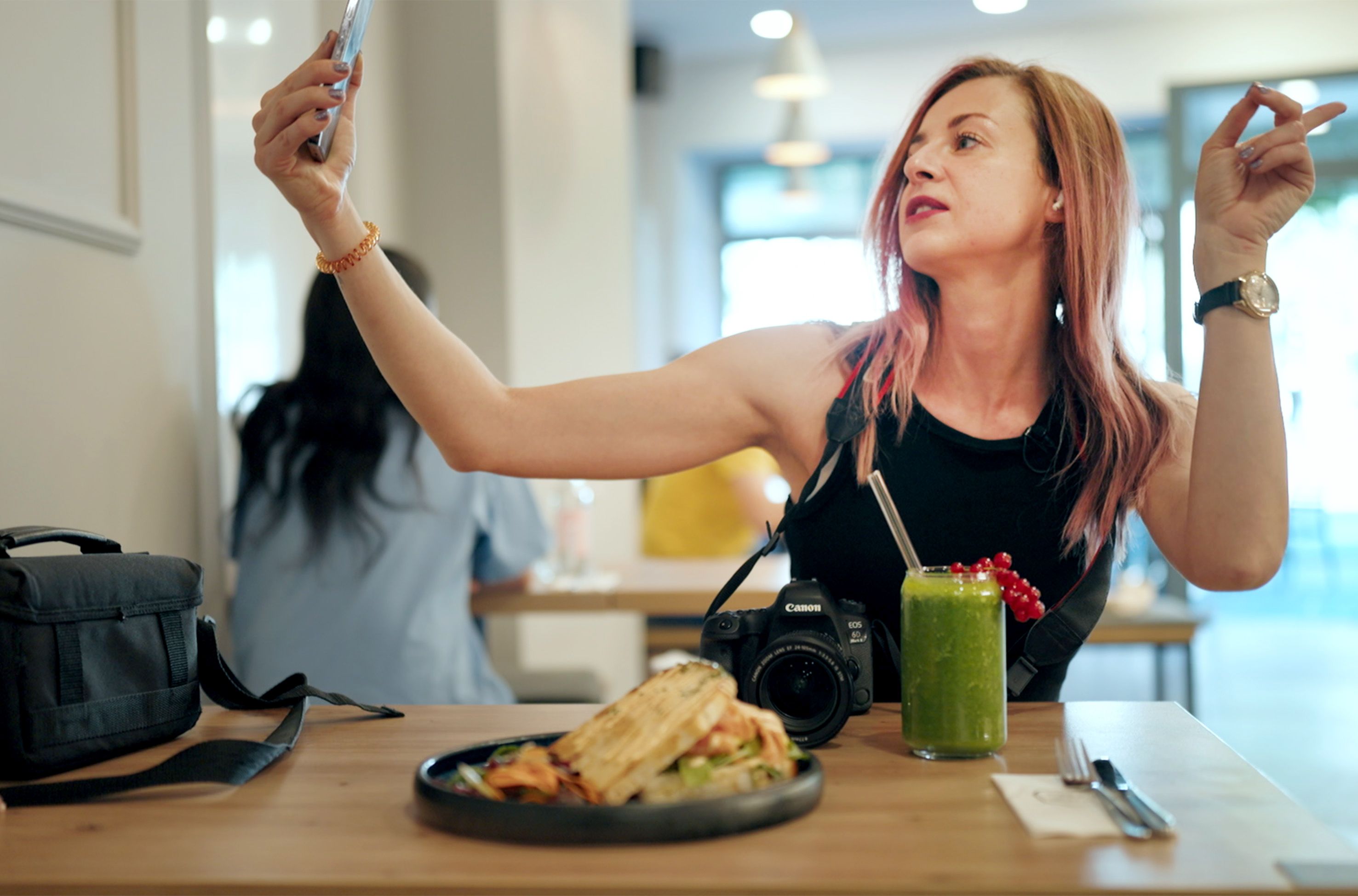 Wenn die Gen Z vor lauter Coolness nur noch in den Arm will: Die ARD-Serie „Exit Einsamkeit“