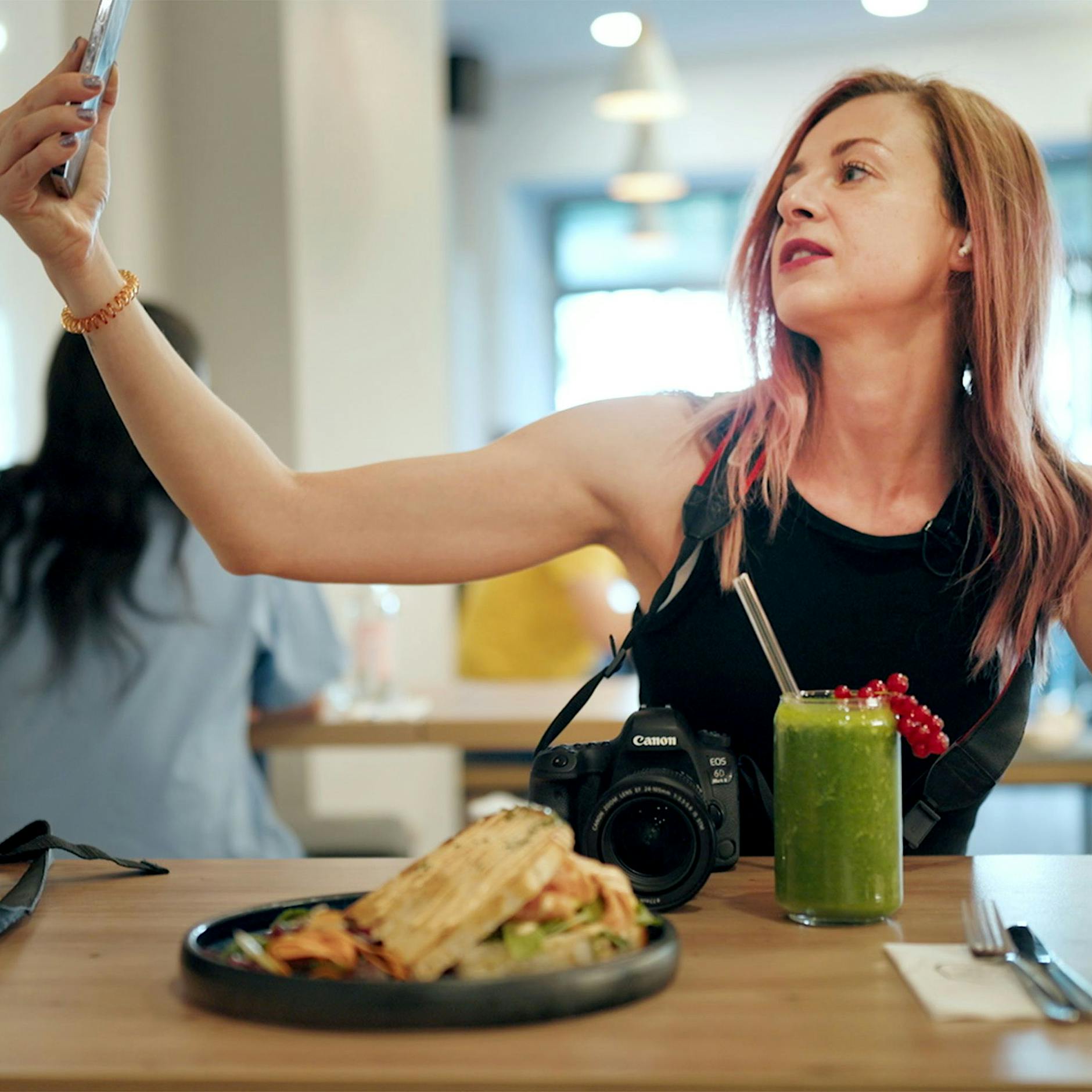 Wenn die Gen Z vor lauter Coolness nur noch in den Arm will: Die ARD-Serie „Exit Einsamkeit“