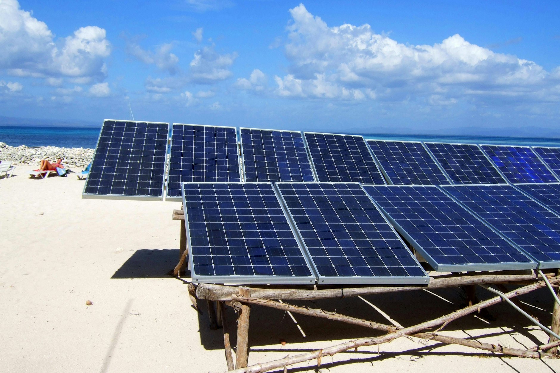 Um seine Energiekrise zu überwinden, setzt Kuba auf den Bau von Solarparks.