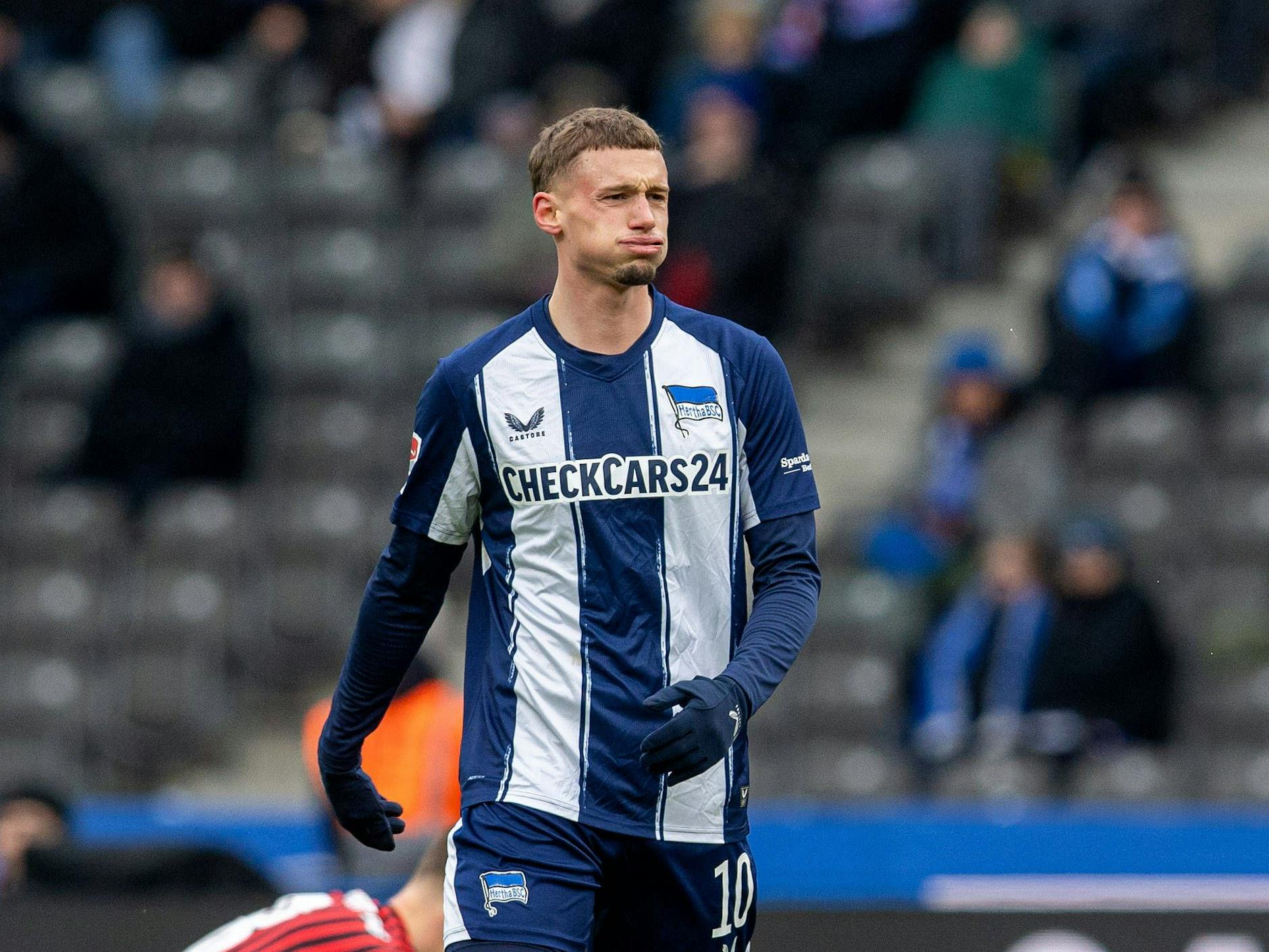 Michael Cuisance macht dicke Backen. Er verlor erstmal seinen Stammplatz bei Hertha BSC an Jeremy Dudziak.