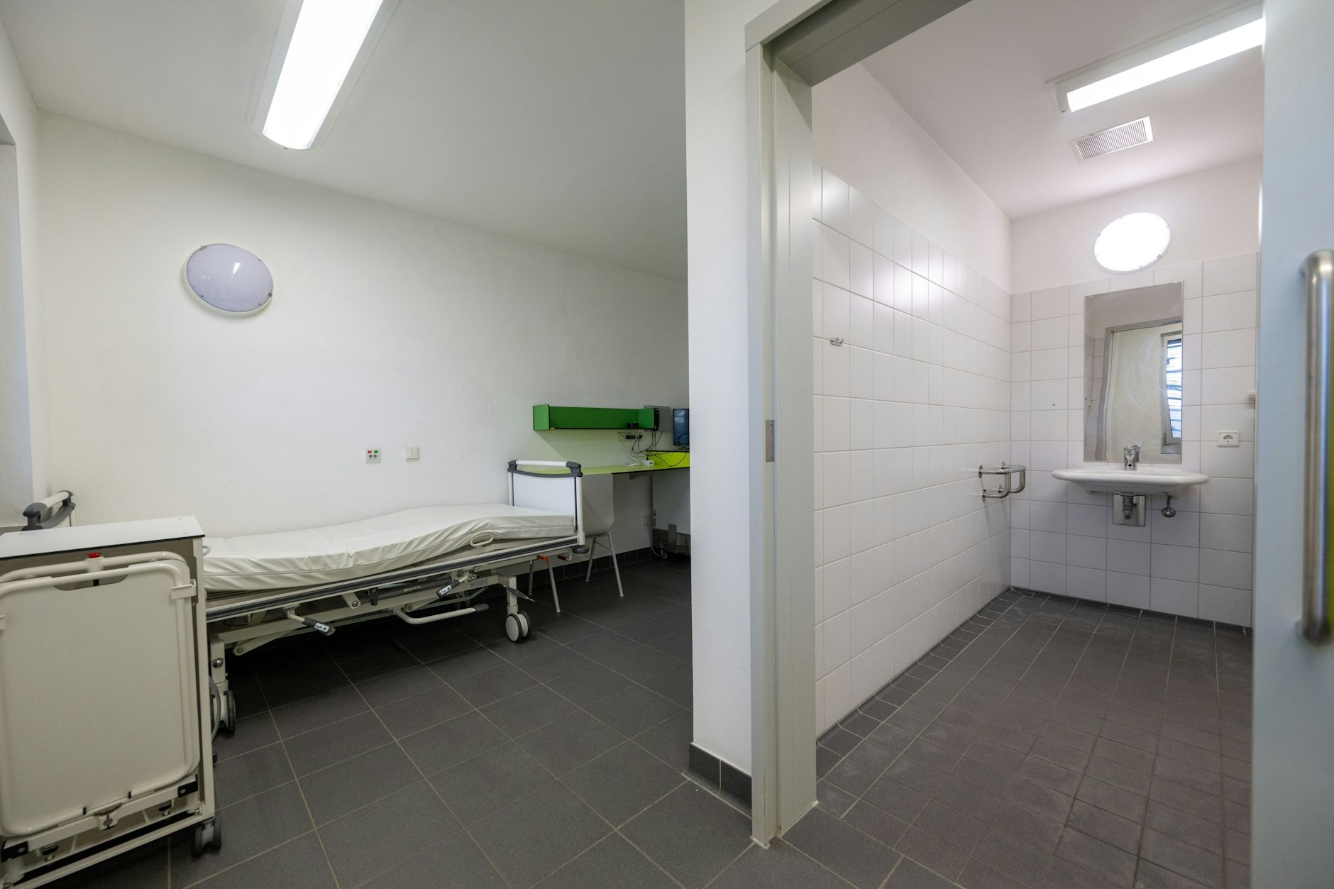 In der Justizvollzugsanstalt (JVA) Wittlich ist eine neue Pflegeabteilung für ältere Gefangene eingerichtet worden.