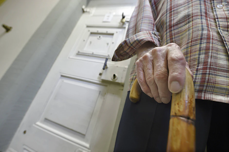 Zunehmend sitzen in Berliner Gefängnissen Menschen über 60 Jahren ein.