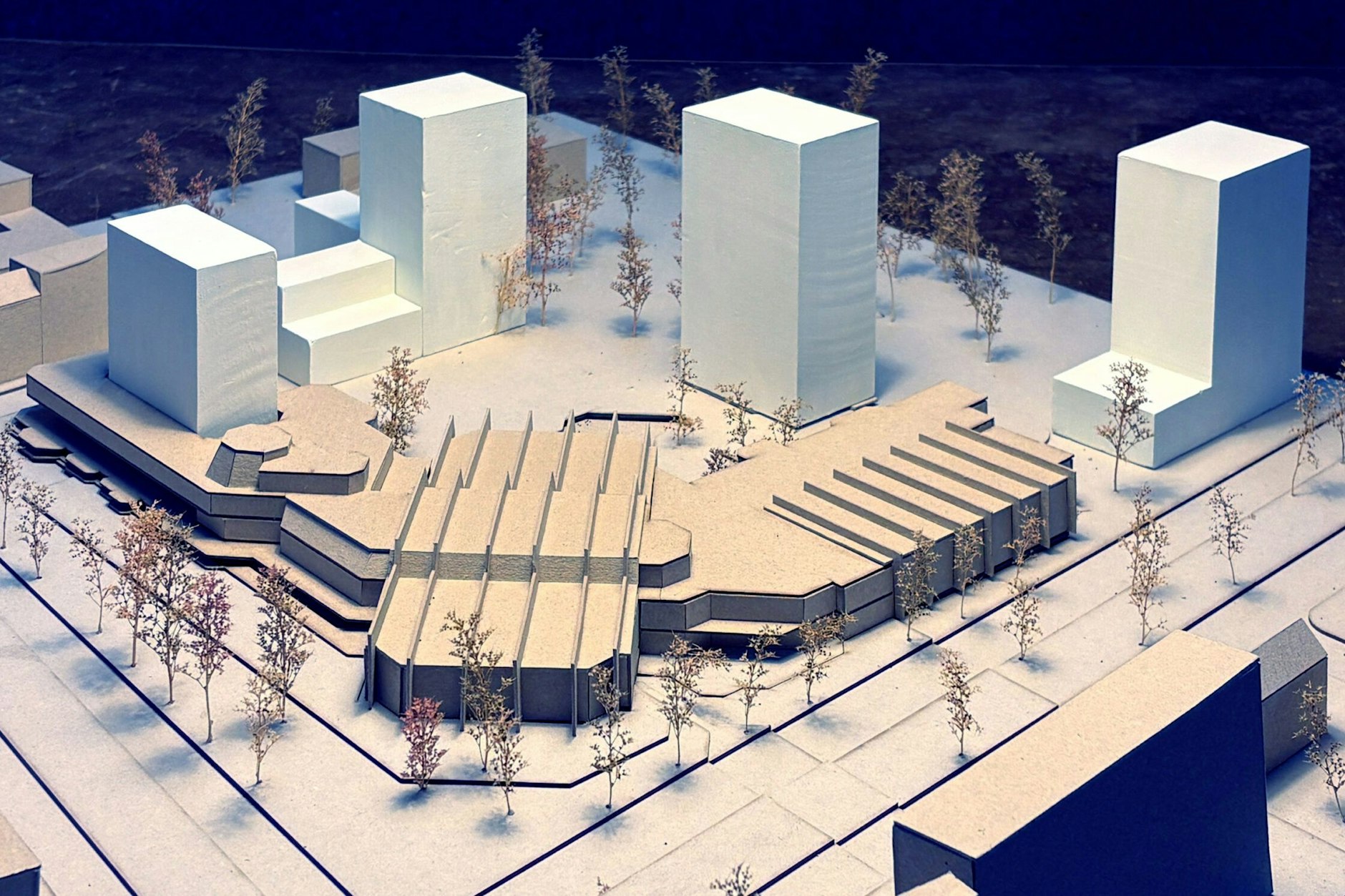 Das Modell zeigt den neuen Kiez mit dem SEZ.