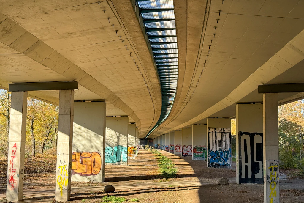 Die zwischen 1970 und 1976 errichtete Agra-Brücke im Leipziger Süden muss ersetzt werden: Das Bauwerk gilt als marode.
