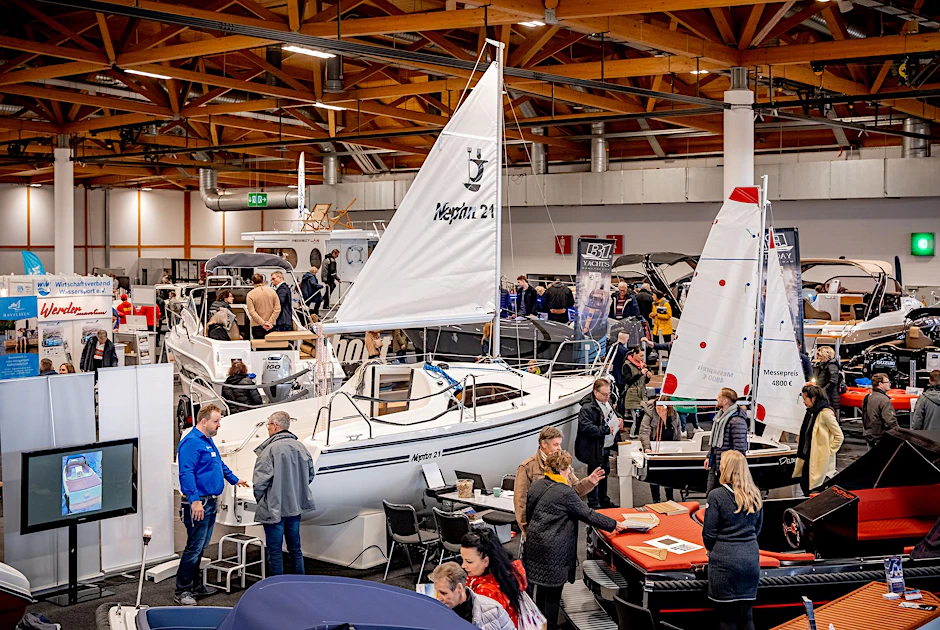 In der Messehalle wird der Traum vom Wasser greifbar: Rund 100 Aussteller präsentieren auf der Magdeboot Boote für ganz unterschiedliche Budgets.
