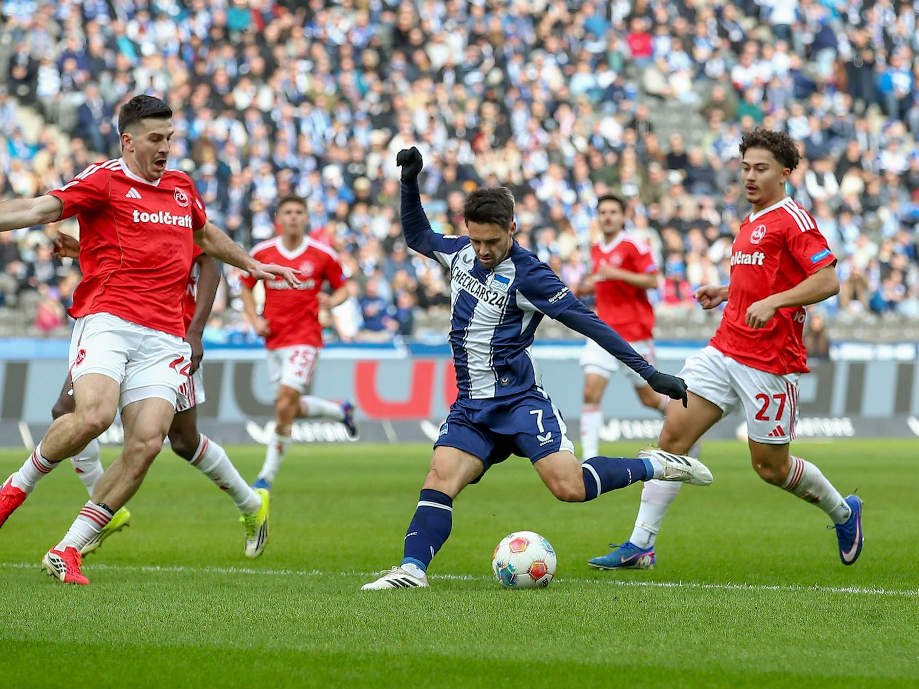Das 1:0 für Hertha BSC gegen den 1. FC Nürnberg machte Josip Brekalo mit dem linken Fuß.