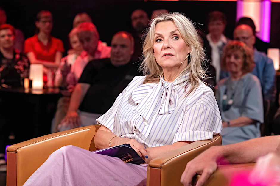 Moderatorin Kim Fisher ringt vergangenen Freitag bei „Riverboat“ mit den Tränen.