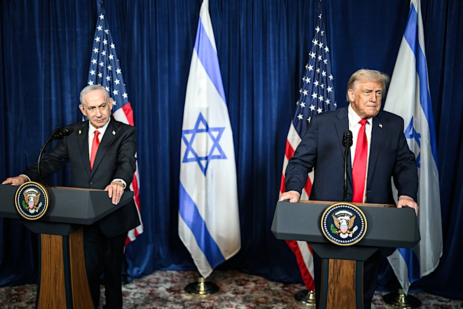 Benjamin Netanjahu (l.) und Donald Trump: Der gemeinsame Angriff auf den Iran könnte sich als riskantes Kalkül erweisen.