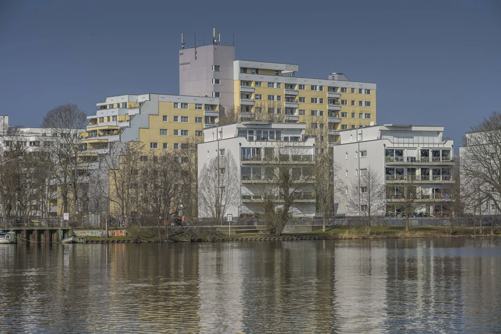 Großeinsatz in Hakenfelde: Mann im Drogenrausch bedroht Feuerwehrleute mit Pistole