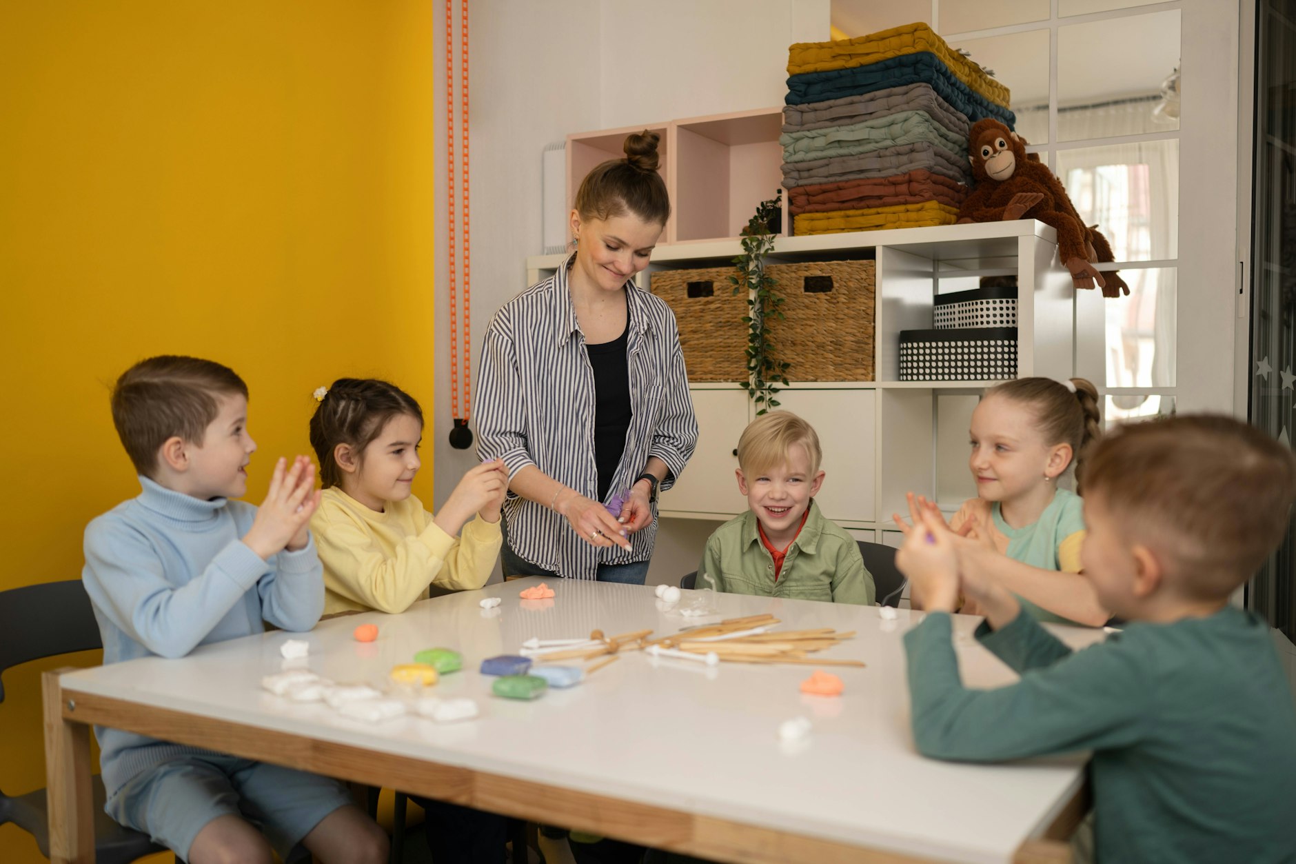 Auch manche Erzieher dürfen sich bald über mehr Geld freuen.