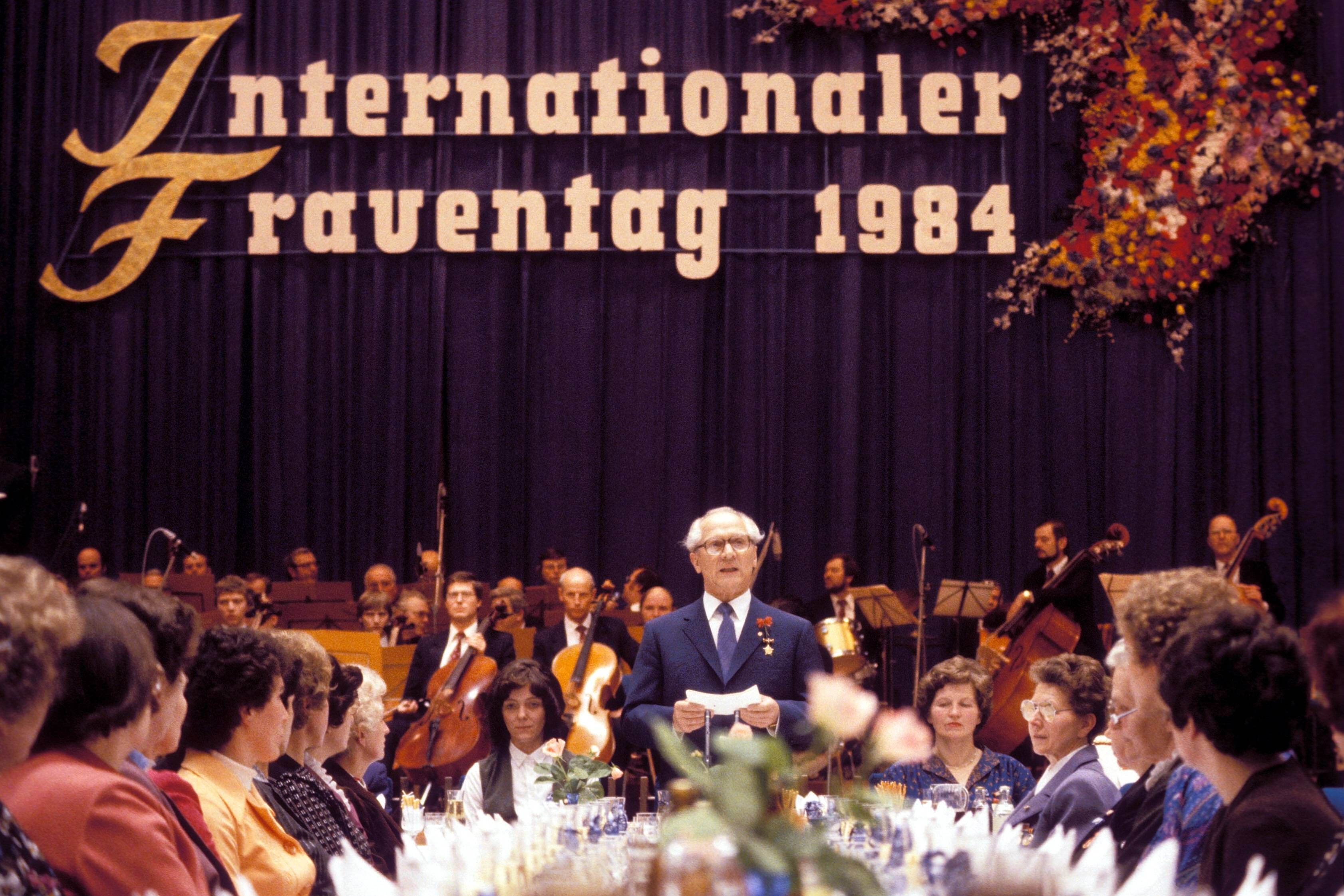 Wie der 8. März zur Bühne der DDR-Politik wurde – und was davon blieb