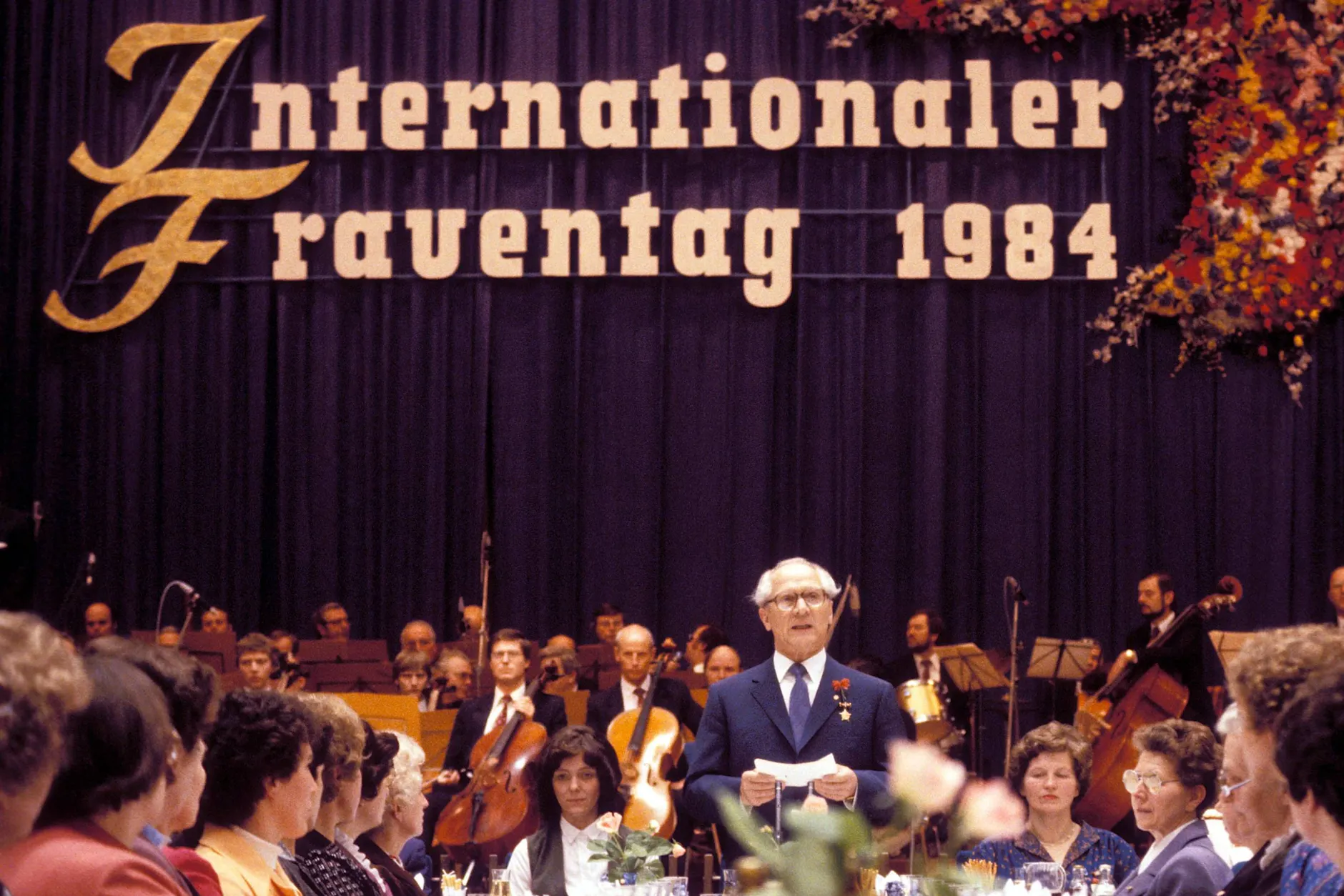 Wie der 8. März zur Bühne der DDR-Politik wurde – und was davon blieb