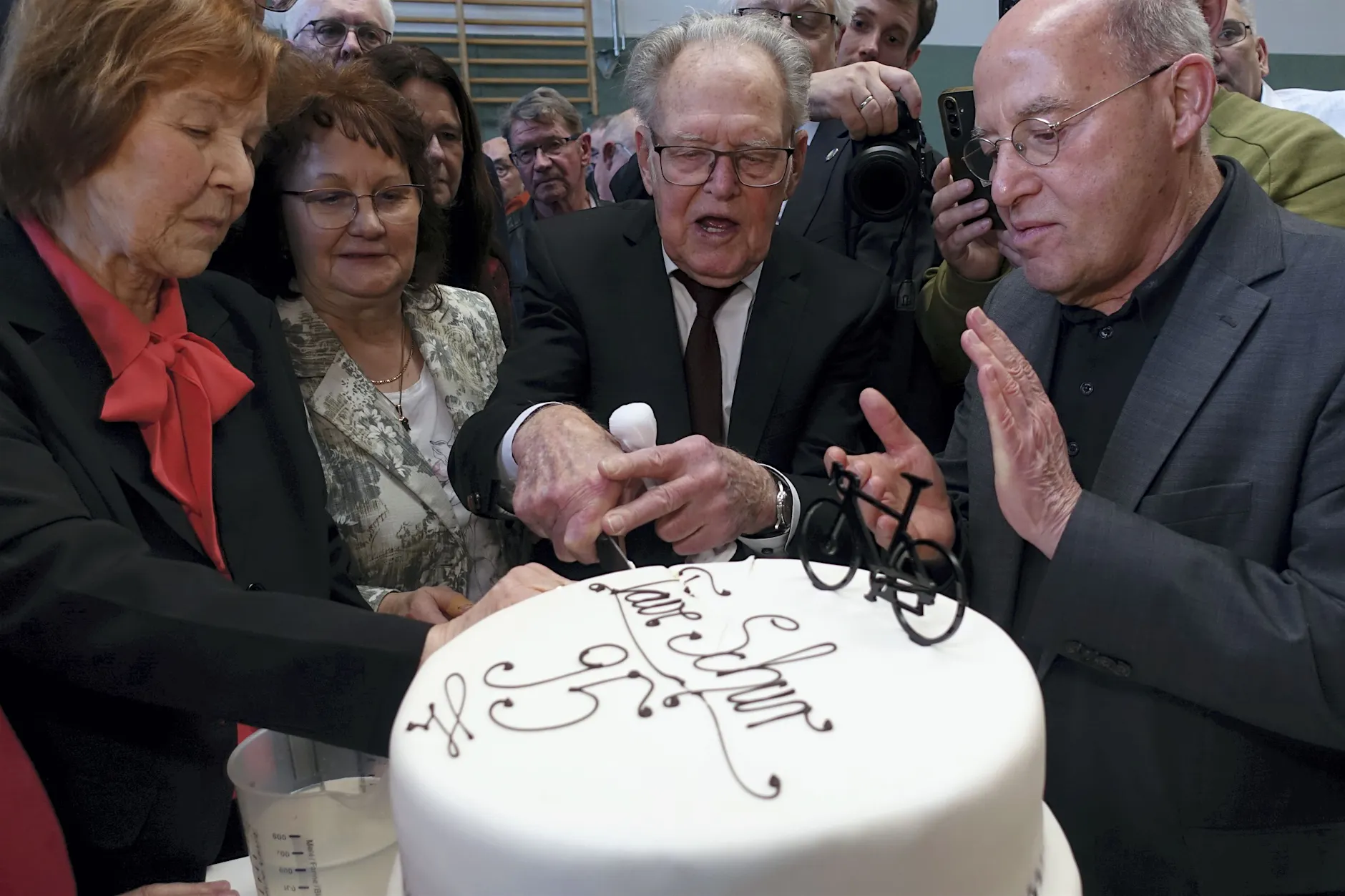 „Täve“ Schur wird 95: Ein Ehrentag voller Witz und Geschichten aus der DDR-Zeit