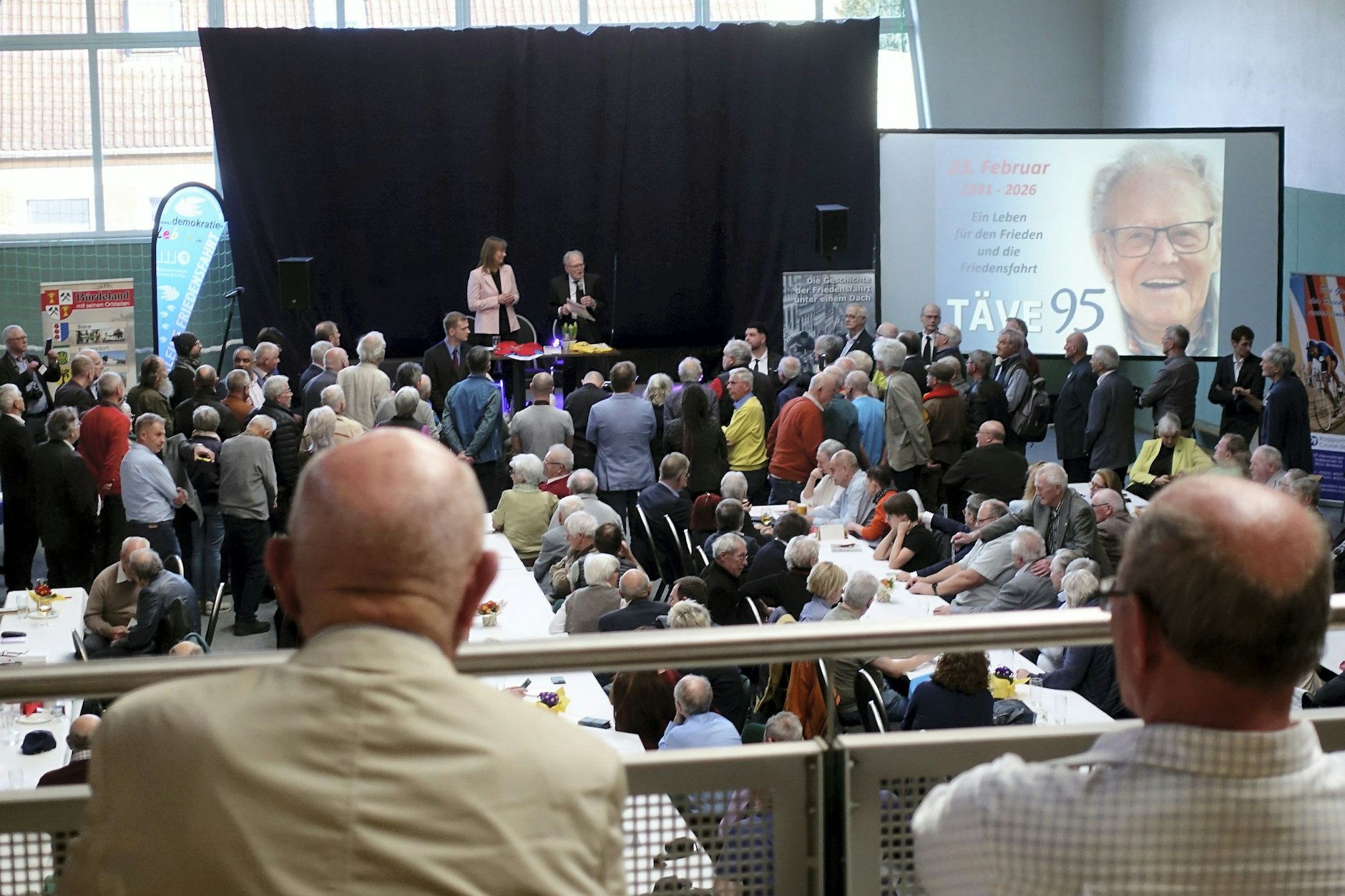„Täve“&nbsp;Schur feiert im Sportzentrum „Am Mühlberg“ in Kleinmühlingen mit vielen Gästen seinen 95. Geburtstag.