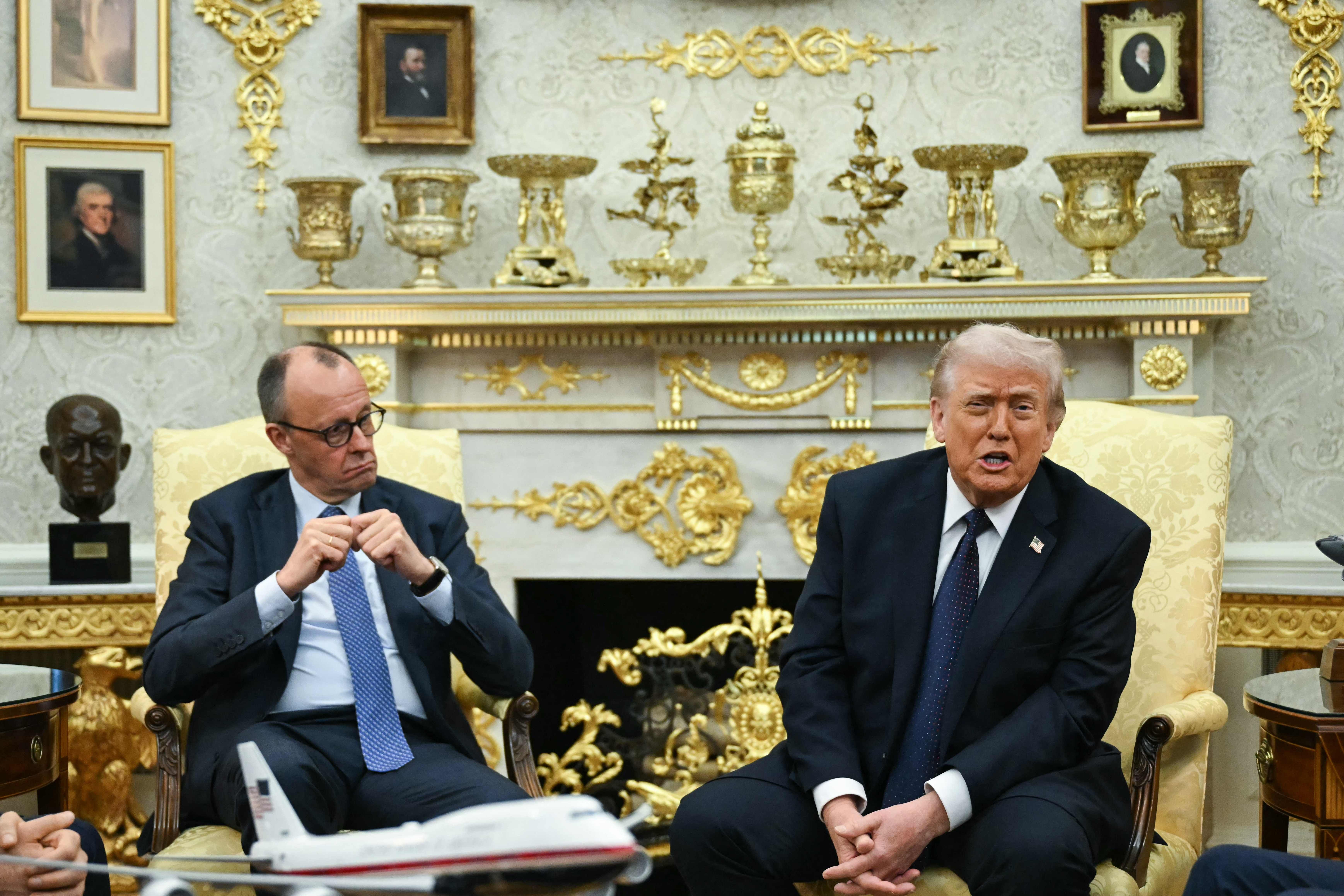 Vasallen-Talk in Washington: Trump wütet, Merz nickt