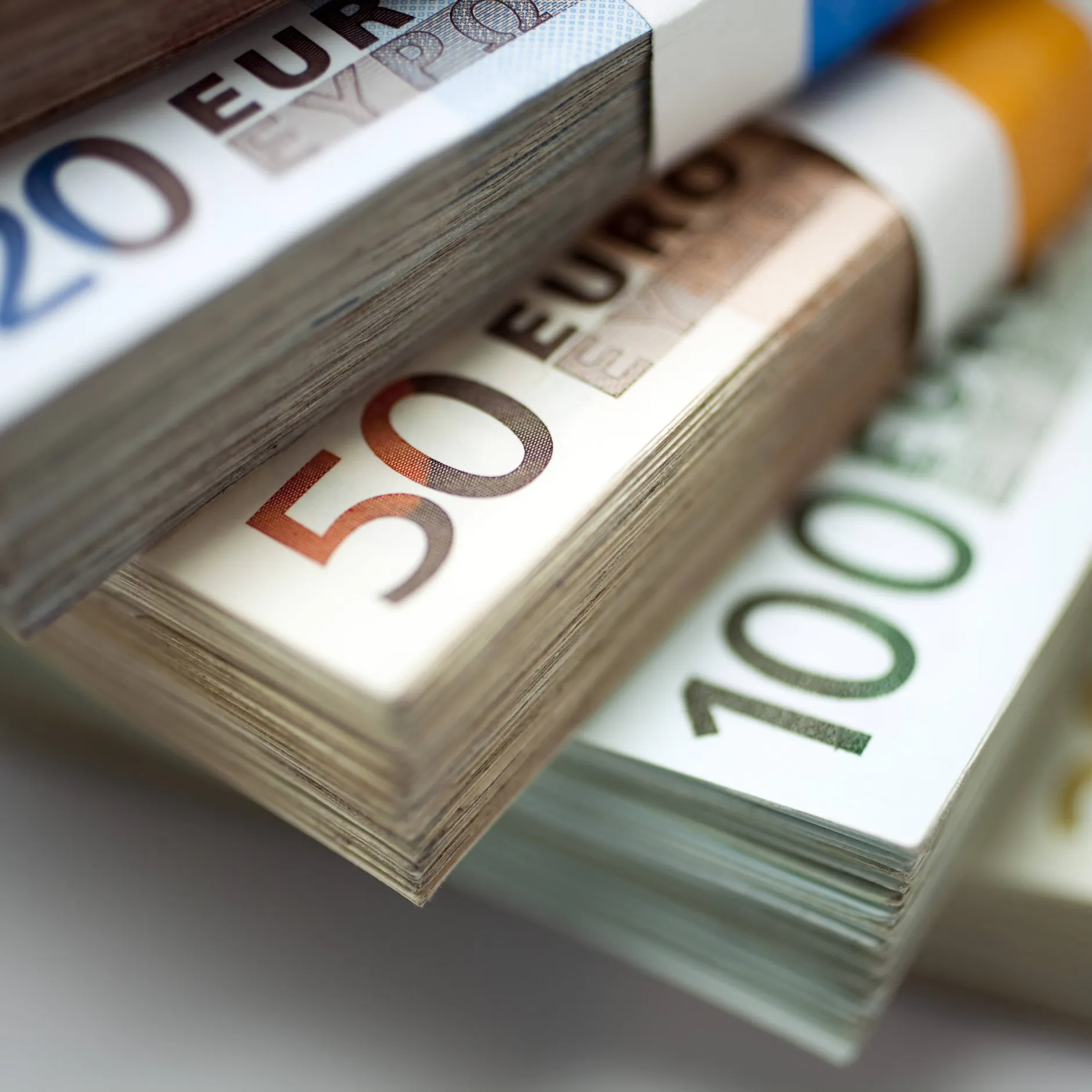 Image - Polizei nimmt ICE-Fahrgast 150.000 Euro in Plastiktüte ab – Verdacht auf Geldwäsche