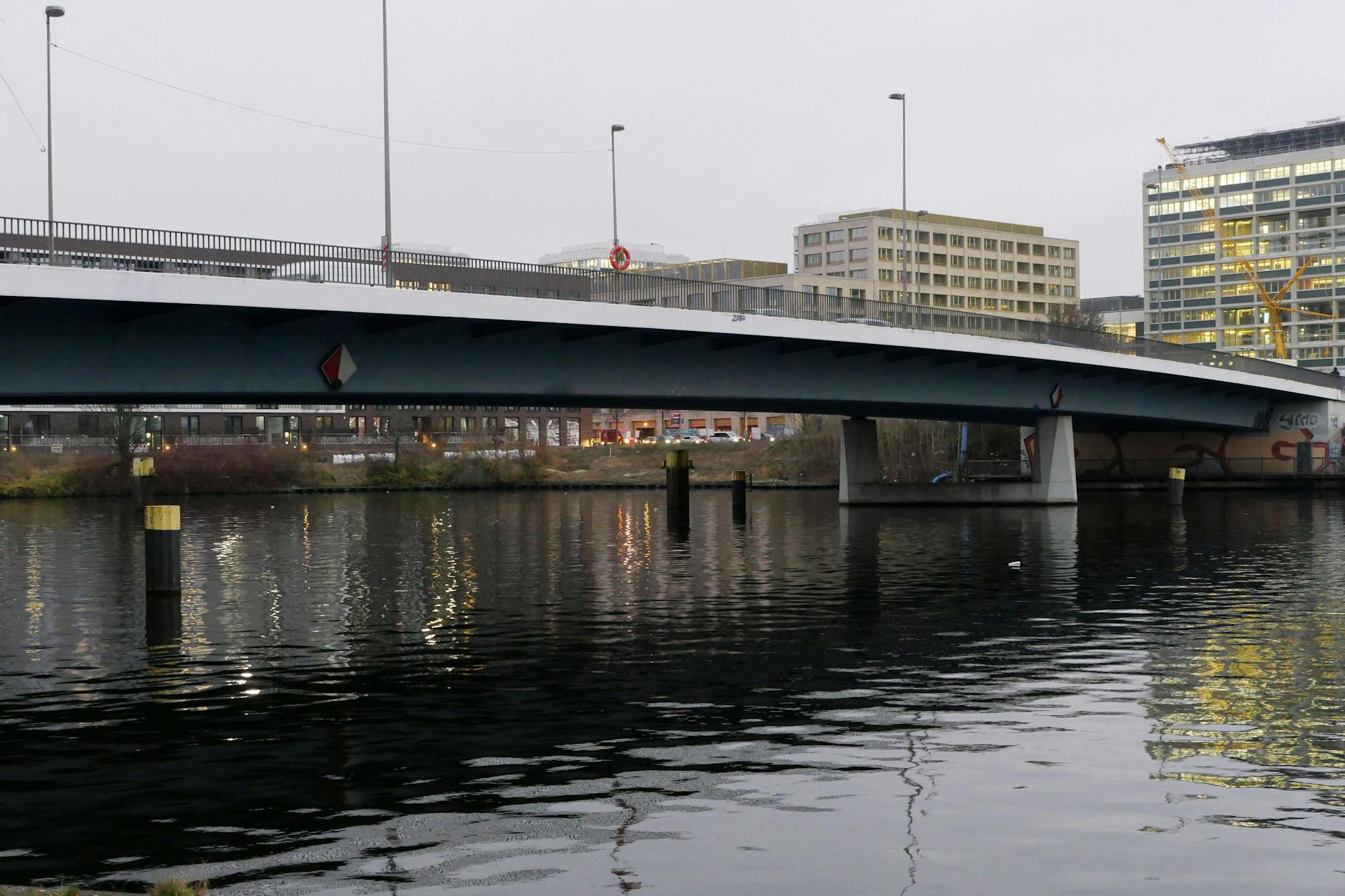 Die Nordhafenbrücke in Berlin-Moabit wird bis 2027 saniert.