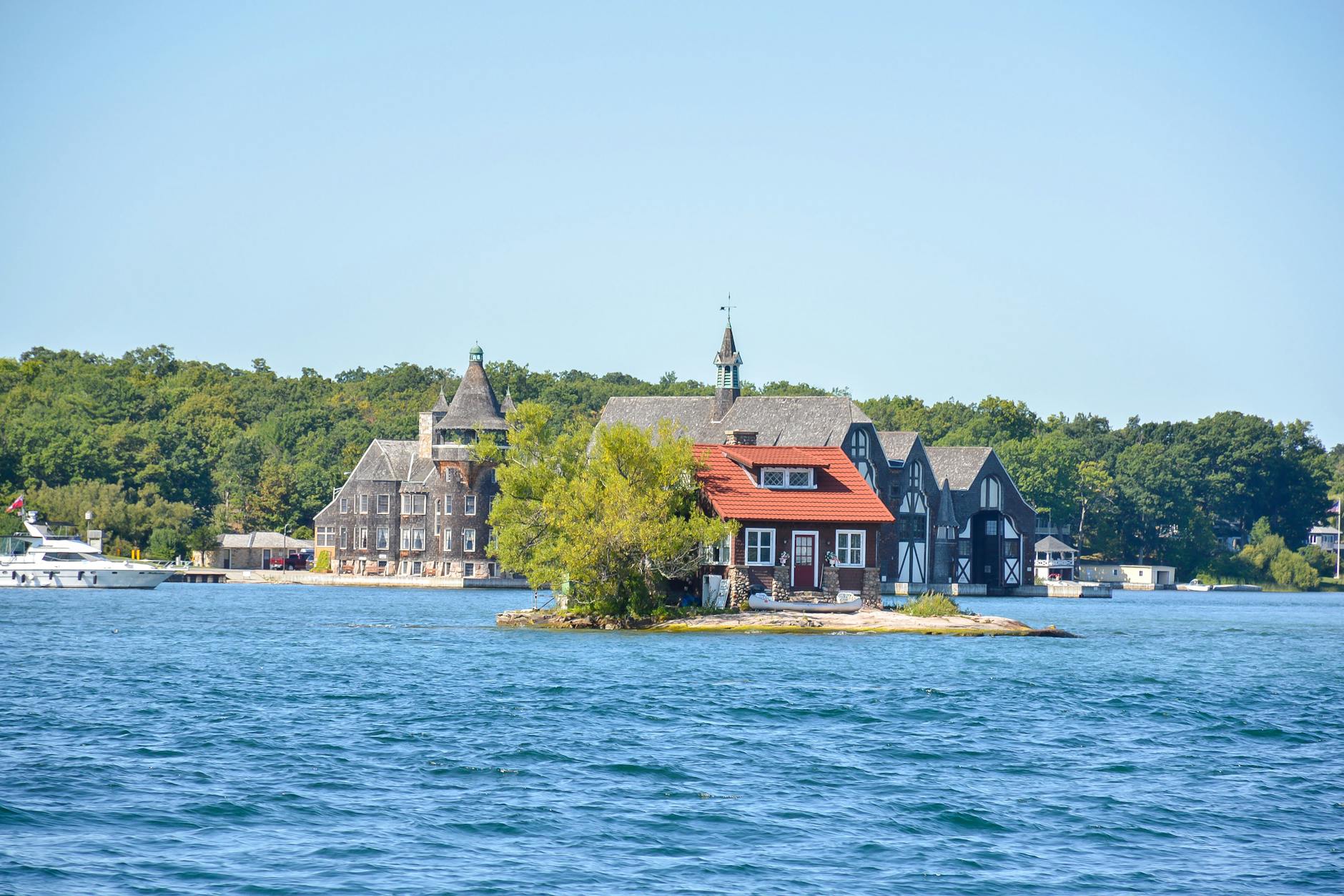 Winzig und doch weltberühmt: „Just Room Enough Island“ gilt mit nur 310 Quadratmetern als kleinste bewohnte Insel der Welt.