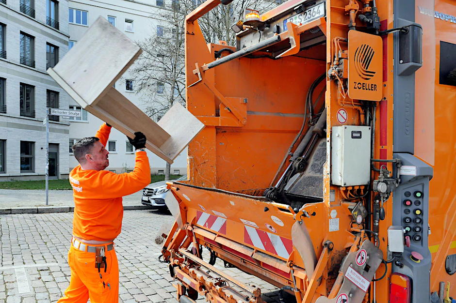Am BSR-Kieztag im Prenzlauer Berg wird Sperrmüll entsorgt (Archivbild).