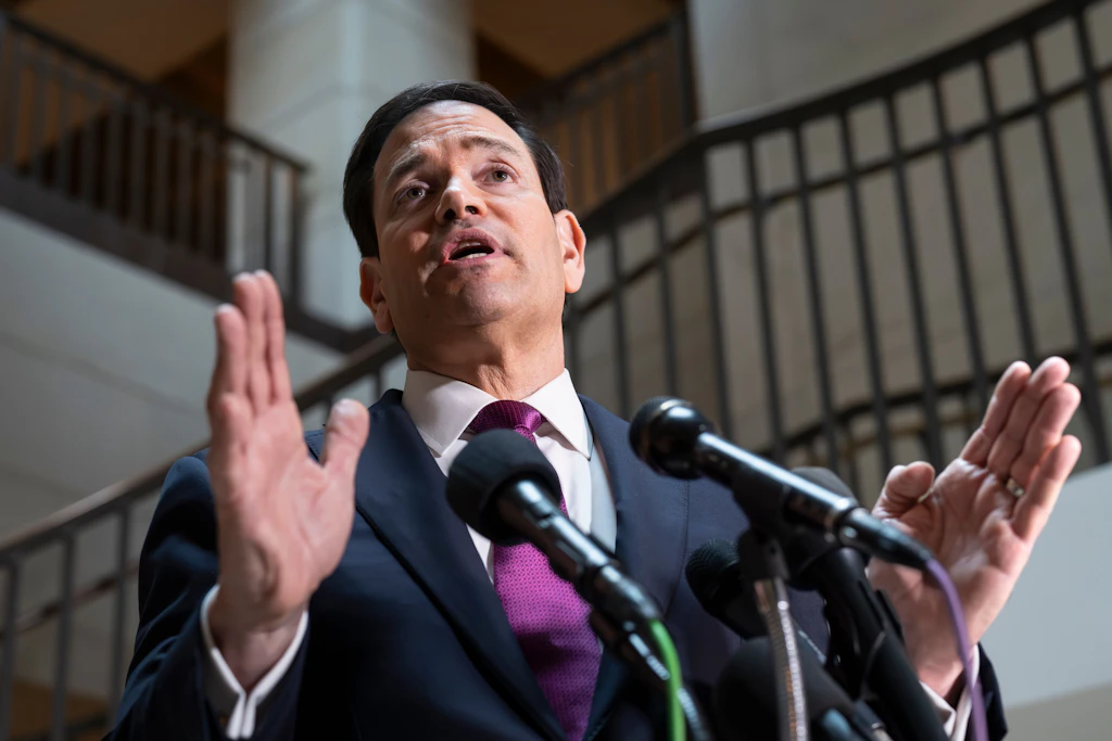 US-Außenminister Marco Rubio spricht zu Reportern