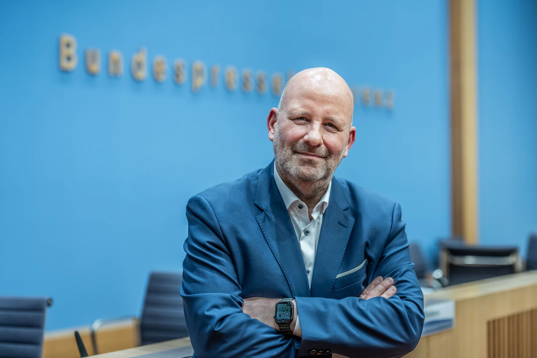 Die Bundespressekonferenz hat den ZDF-Journalisten Mathis Feldhoff wieder als Vorsitzenden bestätigt.