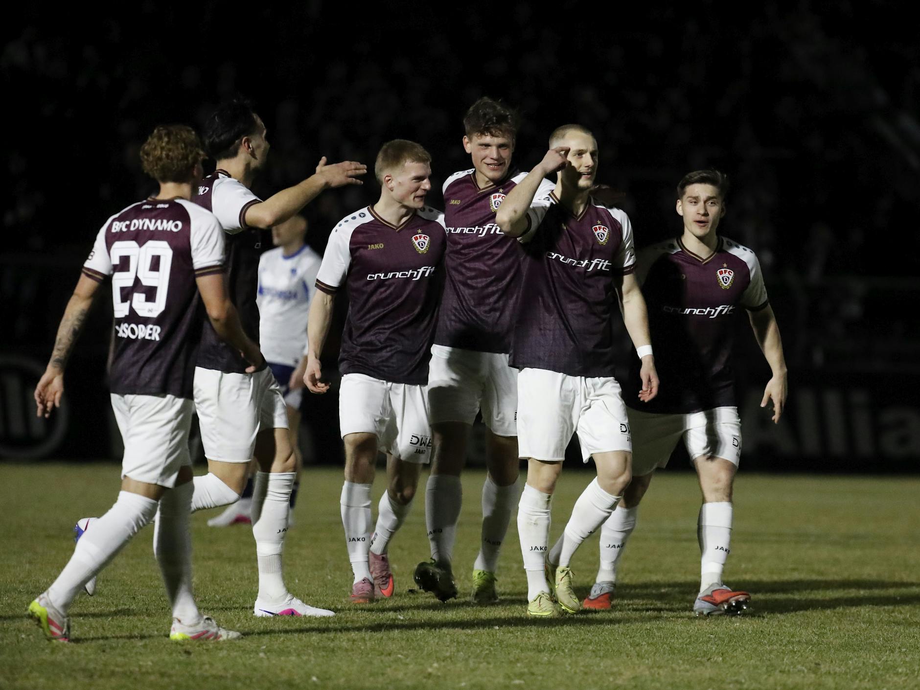Da war die BFC Welt gegen Hertha BSC II noch in Ordnung. Die Dynamos feiern das 1:0 von Willi Reincke.