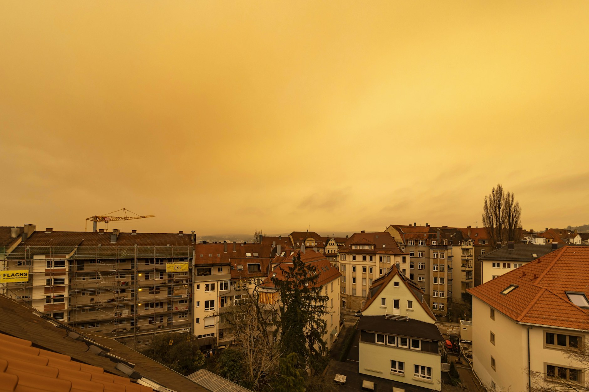 Im Februar 2021: Schlechte Luft und ein milchiger Himmel über Stuttgart. Saharastaub verdunkelte damals den Himmel.