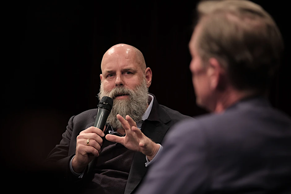 Holger Friedrich (l.), Verleger und Geschäftsführer des Berliner Verlags, diskutierte mit Mathias Döpfner, Verleger und Geschäftsführer der Axel Springer SE, im Theater Ost.
