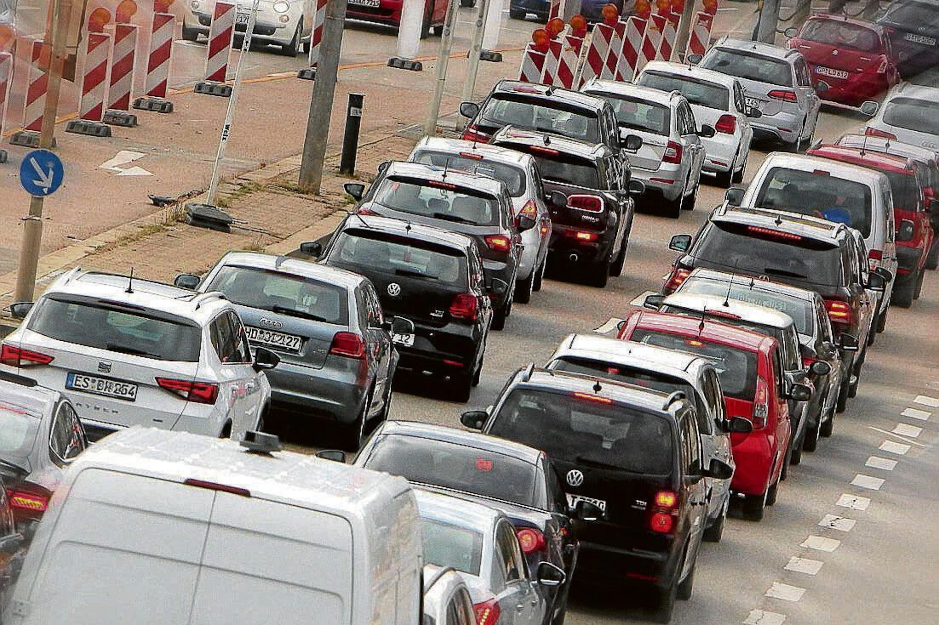 Aus Sicht der Deutschen Umwelthilfe sol­len BMW und Mer­ce­des-Benz 2030 den Ver­kauf von kli­ma­schäd­li­chen Ver­bren­nern ein­stel­len.